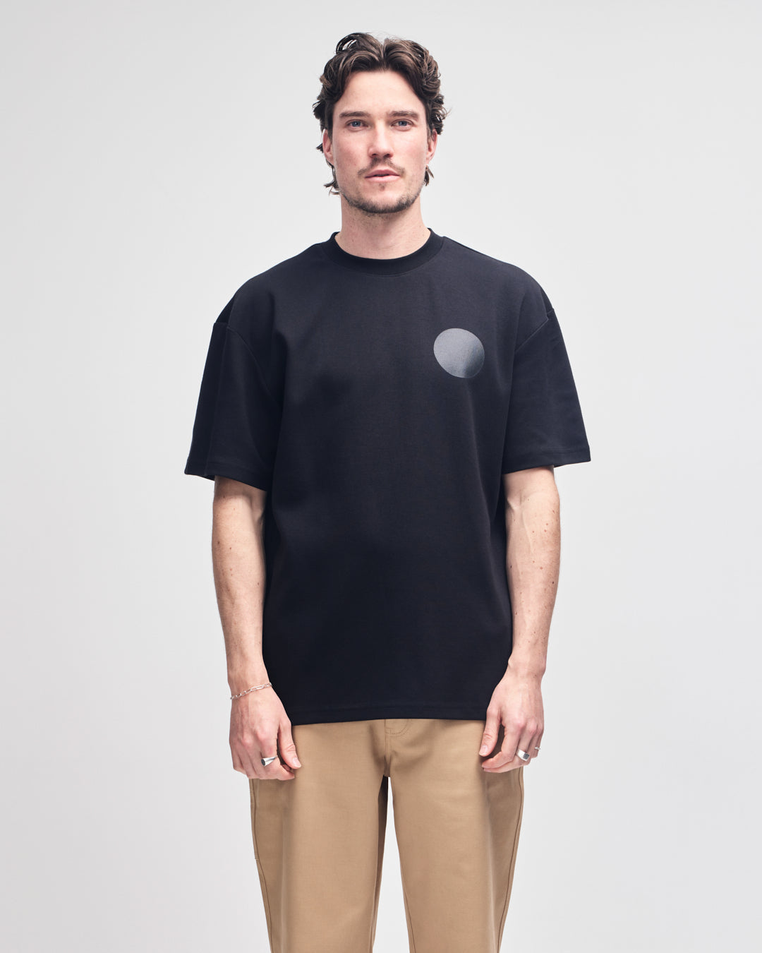 Munich Address Tee black | Bildmaterial bereitgestellt von SHOES.PLEASE.