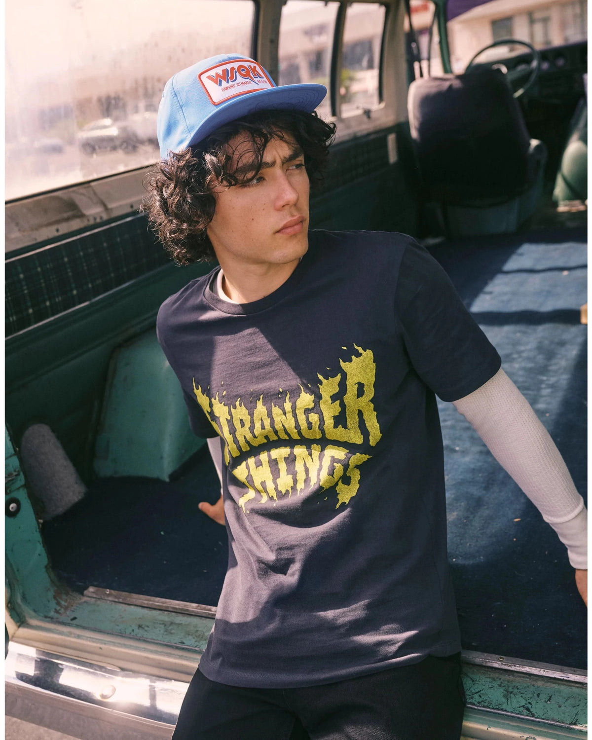 STRANGER THINGS TEE washed black | Bildmaterial bereitgestellt von SHOES.PLEASE.