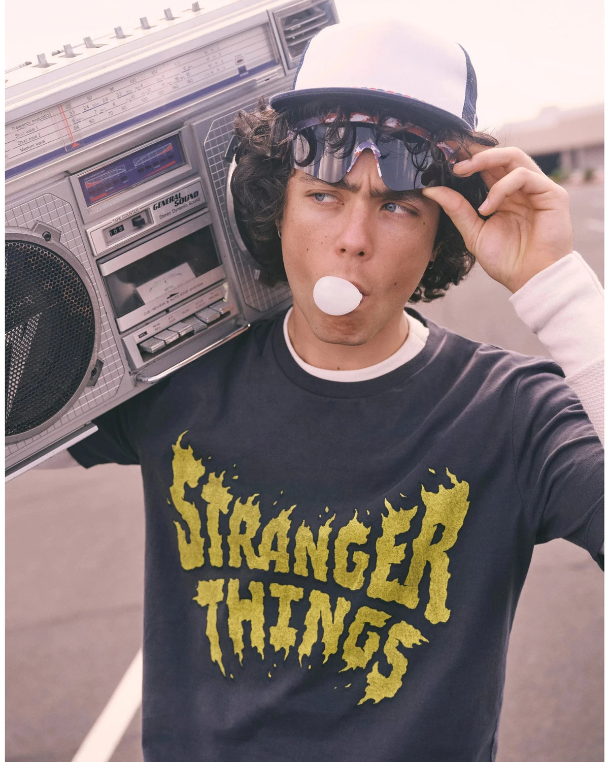 STRANGER THINGS TEE washed black | Bildmaterial bereitgestellt von SHOES.PLEASE.