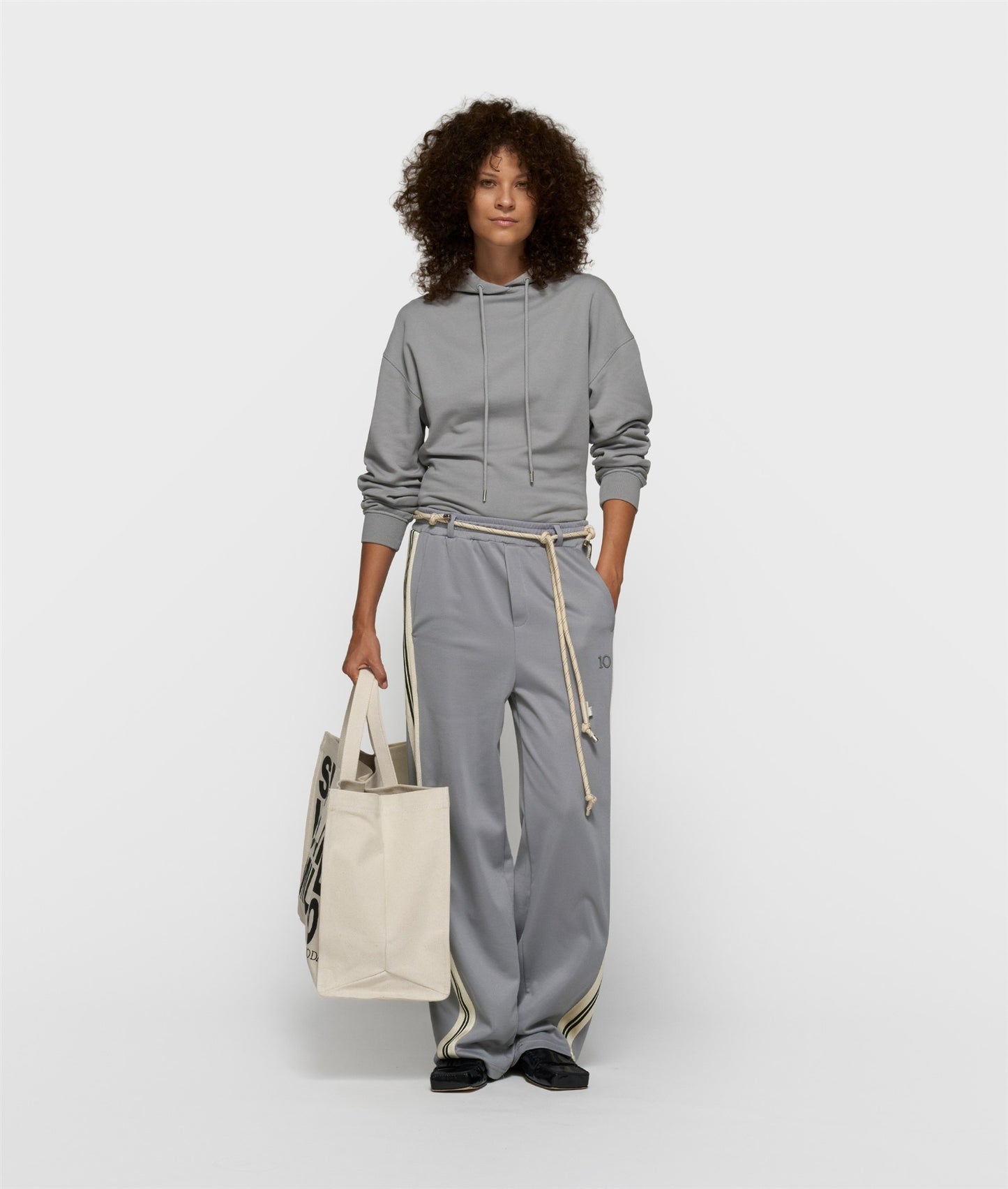 Barrel Track Pants light graphite | Bildmaterial bereitgestellt von SHOES.PLEASE.