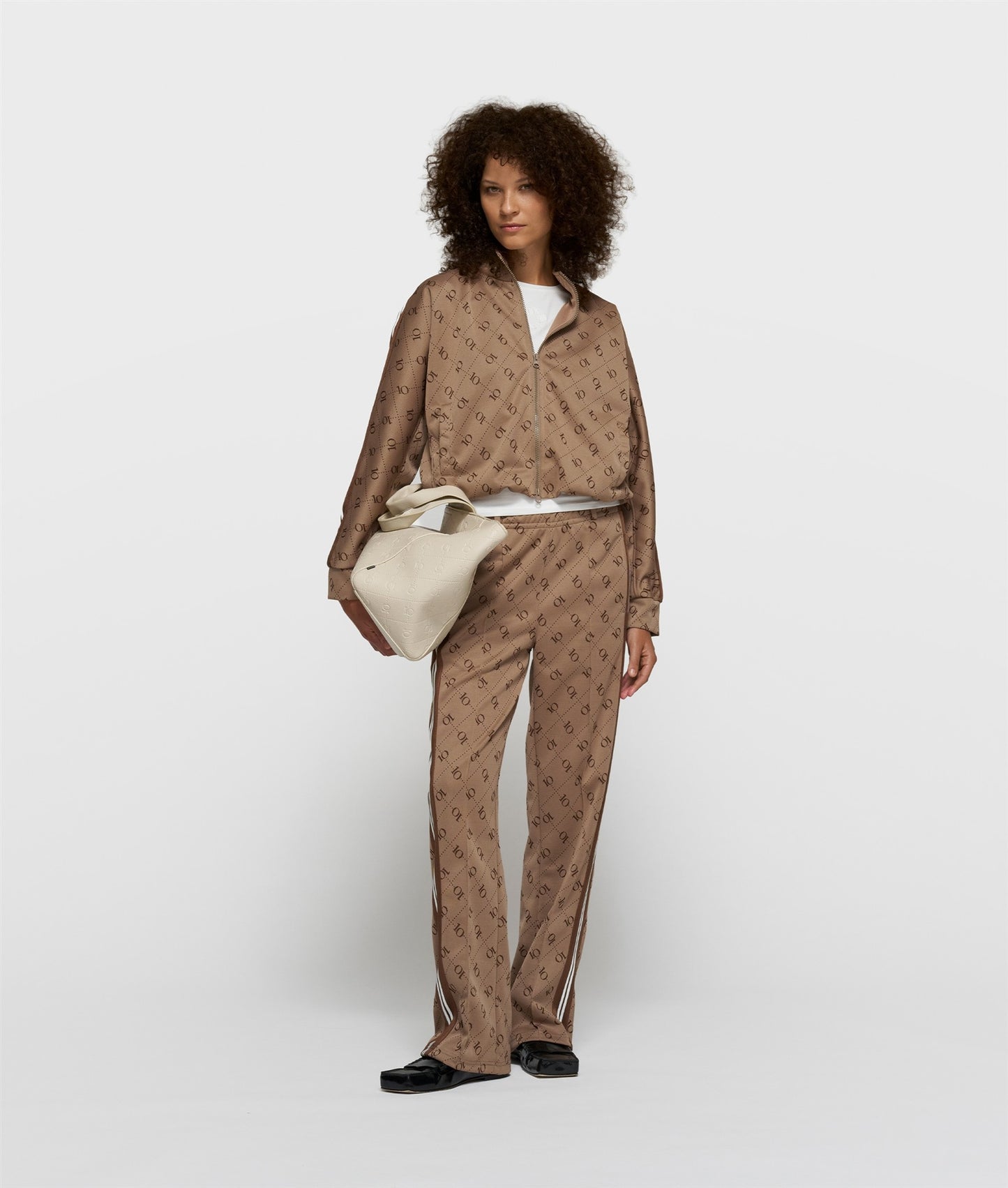 Track Pants Monogram fudge | Bildmaterial bereitgestellt von SHOES.PLEASE.