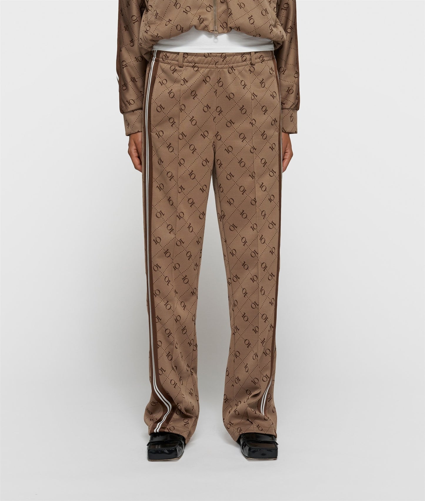 Track Pants Monogram fudge | Bildmaterial bereitgestellt von SHOES.PLEASE.