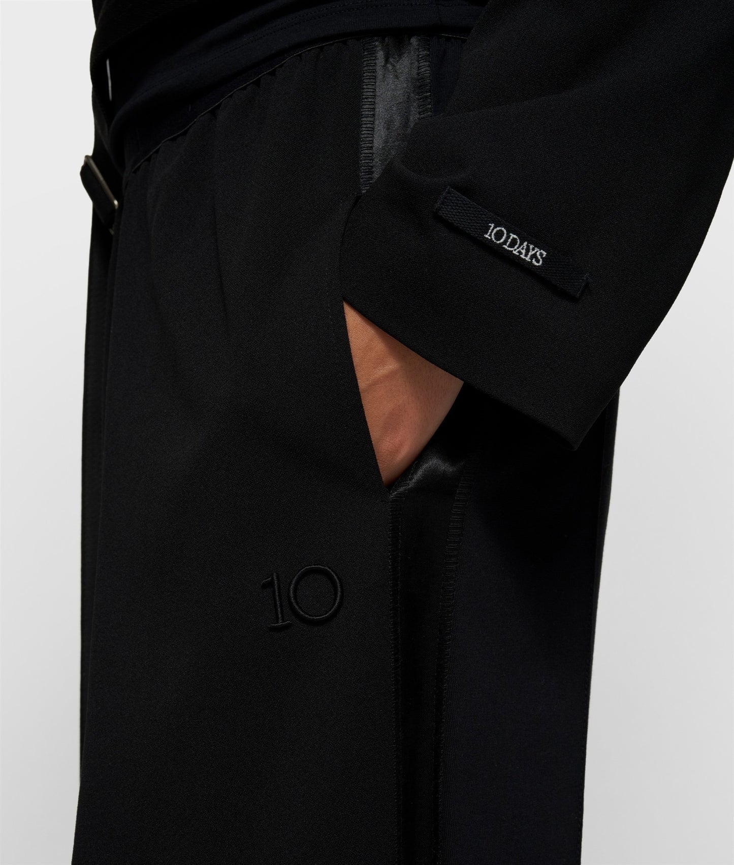 Pleated Pants black | Bildmaterial bereitgestellt von SHOES.PLEASE.