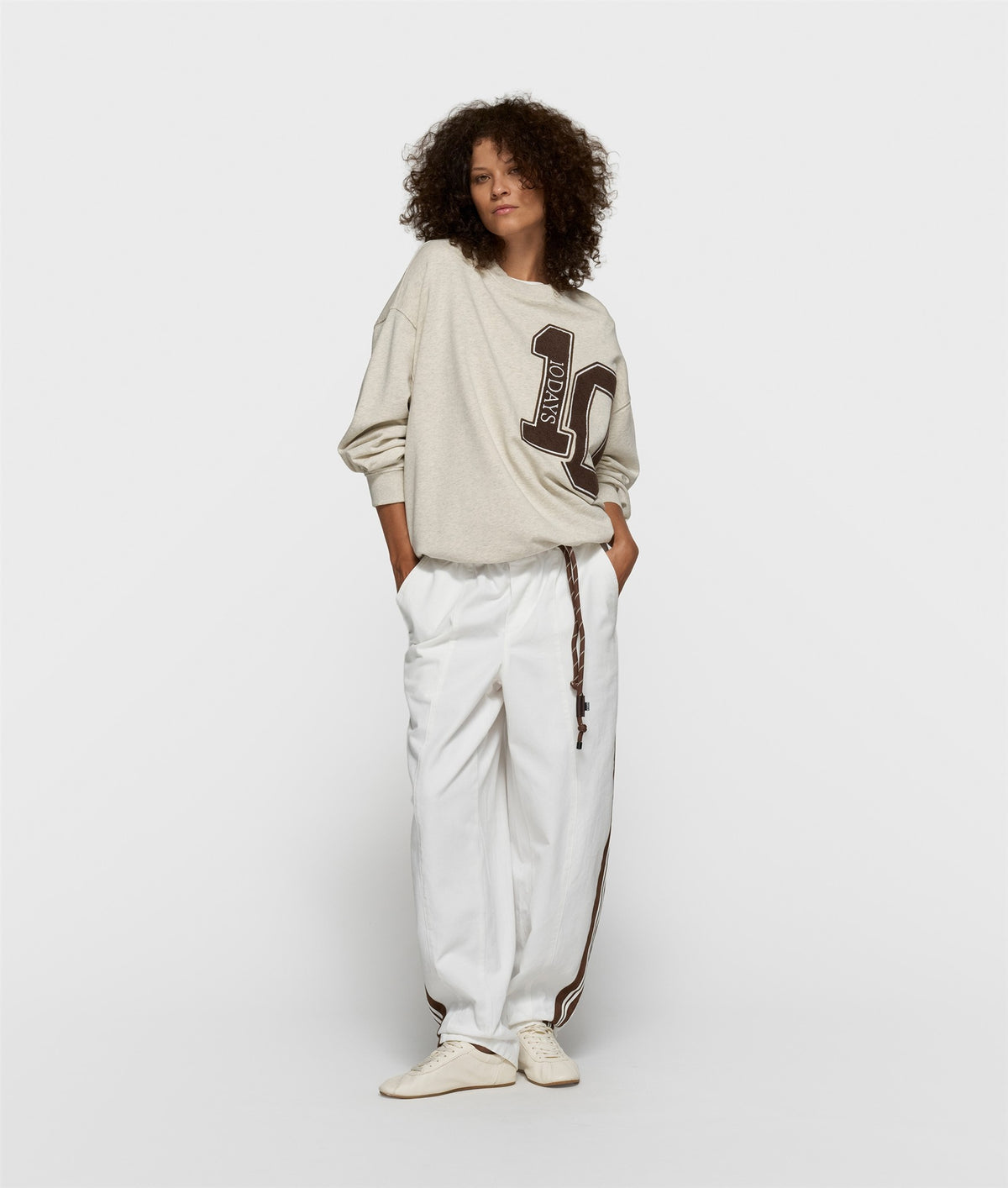 Wide Tapered Pants optic white | Bildmaterial bereitgestellt von SHOES.PLEASE.