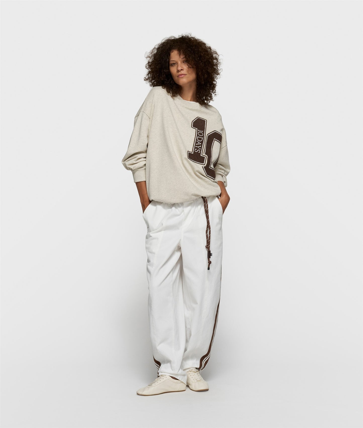 Wide Tapered Pants optic white | Bildmaterial bereitgestellt von SHOES.PLEASE.