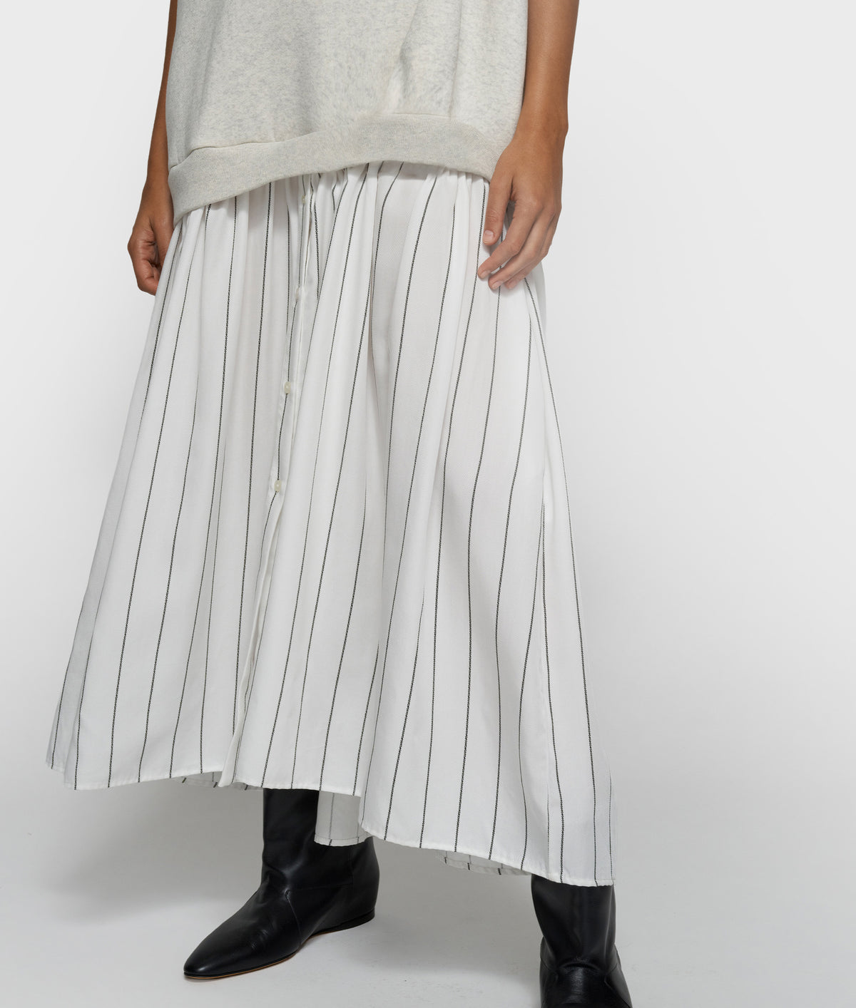 Statement Sweater Dress soft white melee | Bildmaterial bereitgestellt von SHOES.PLEASE.