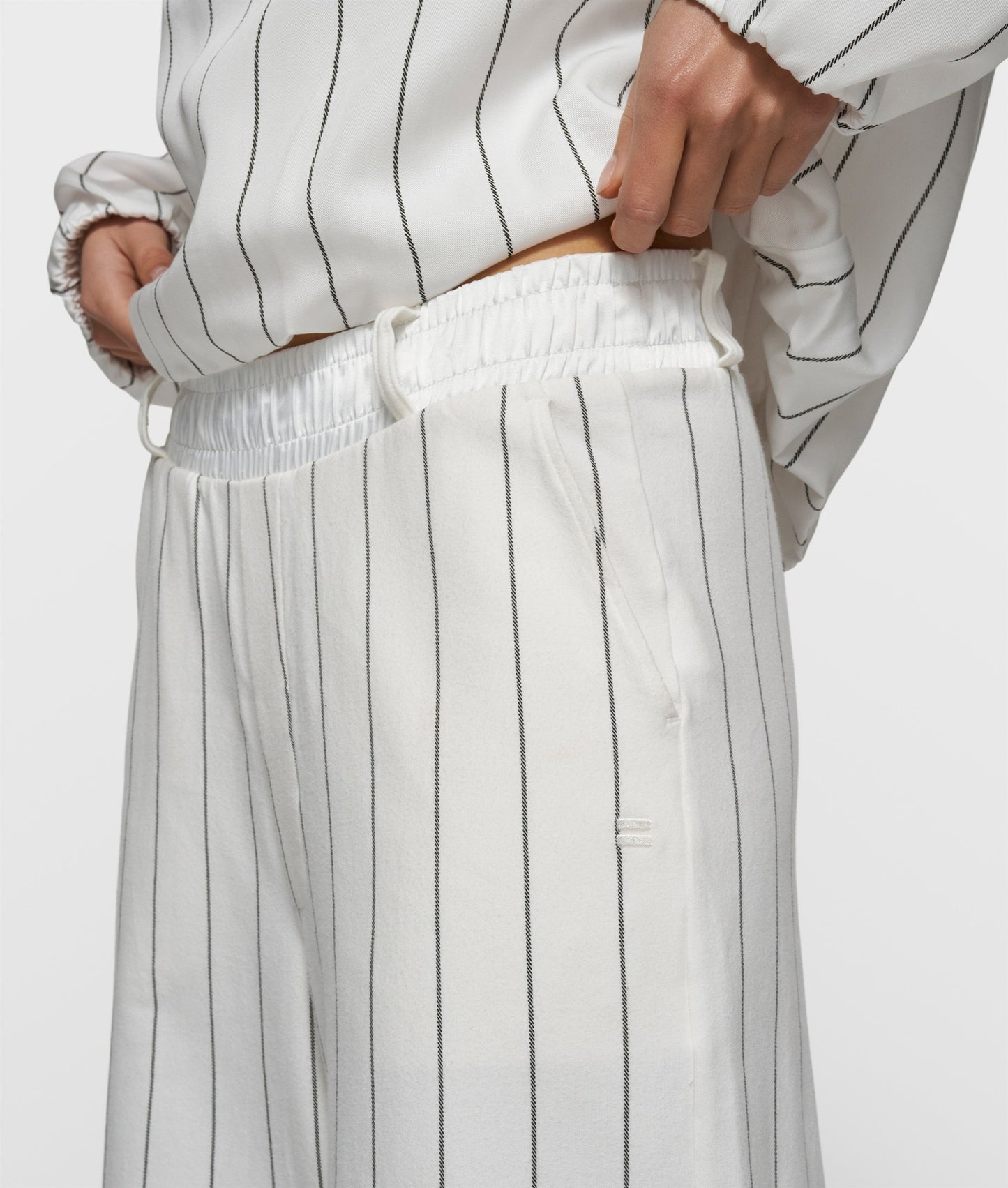 Balloon Blouse Pinstripe ecru | Bildmaterial bereitgestellt von SHOES.PLEASE.