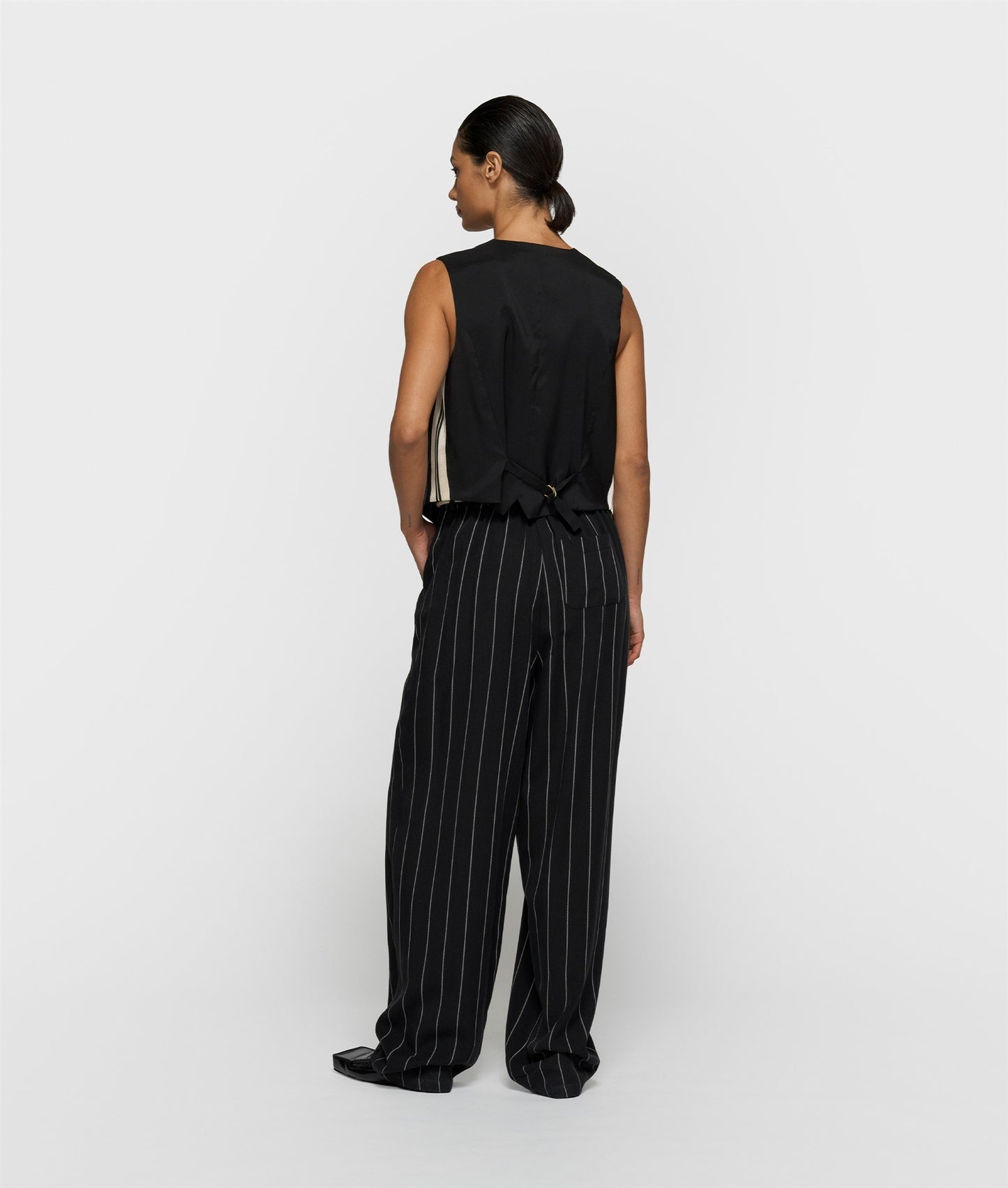 Gilet Pinstripe black | Bildmaterial bereitgestellt von SHOES.PLEASE.