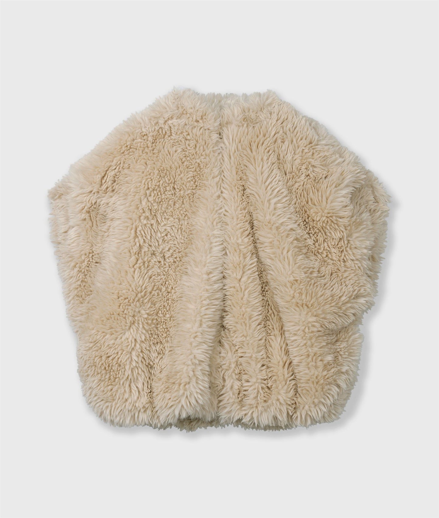 Fluffy Gilet pearl | Bildmaterial bereitgestellt von SHOES.PLEASE.