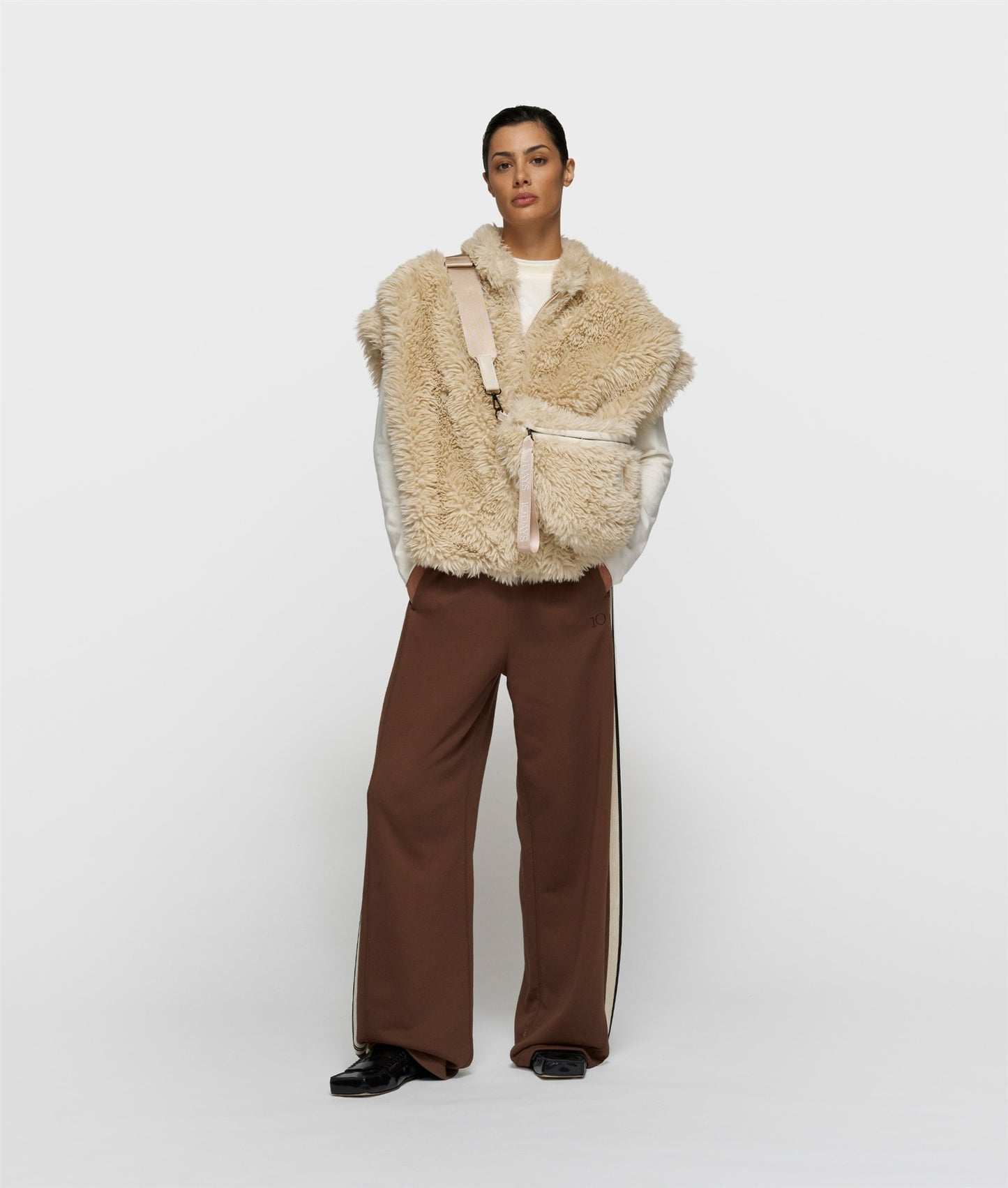 Fluffy Gilet pearl | Bildmaterial bereitgestellt von SHOES.PLEASE.