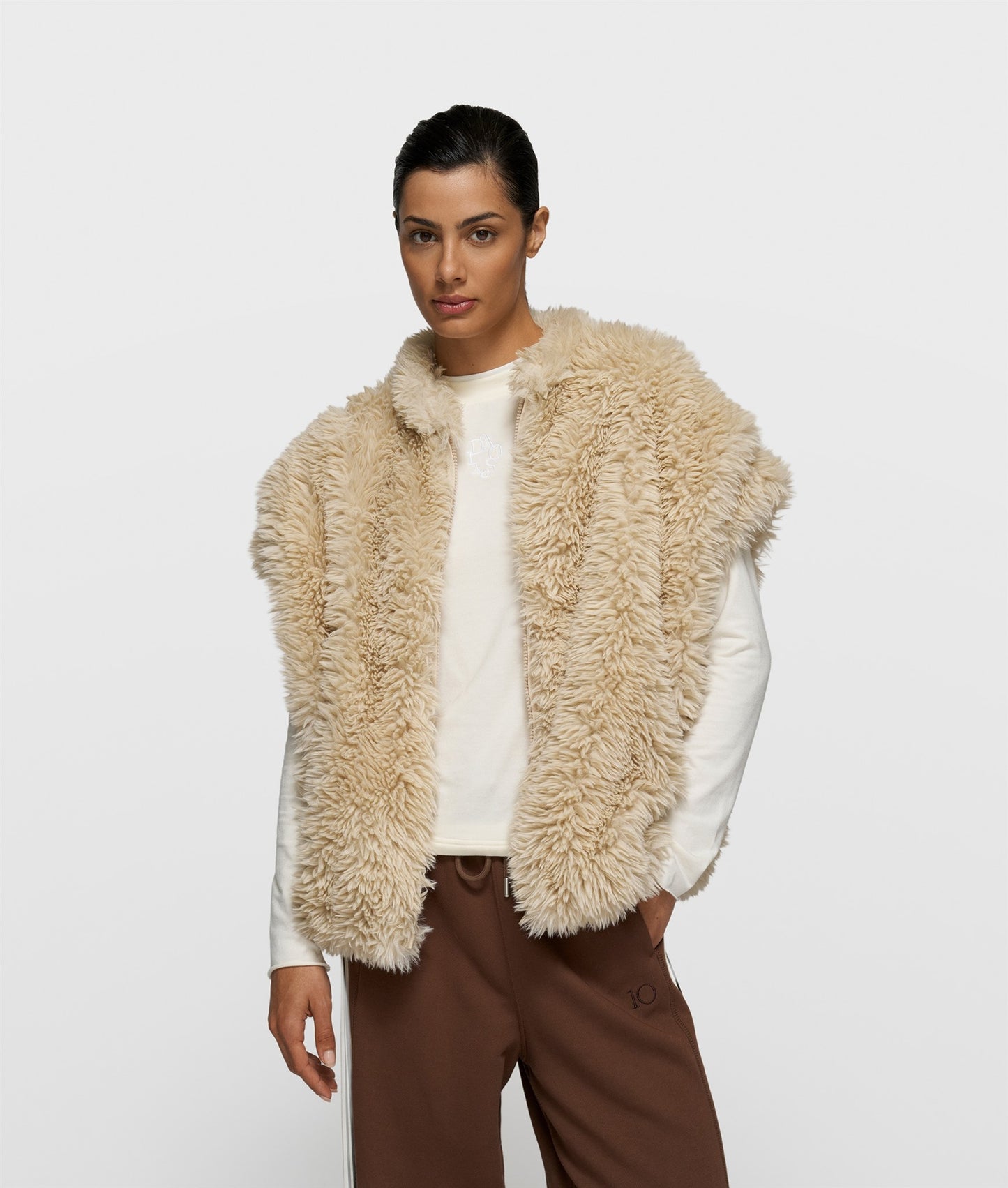 Fluffy Gilet pearl | Bildmaterial bereitgestellt von SHOES.PLEASE.