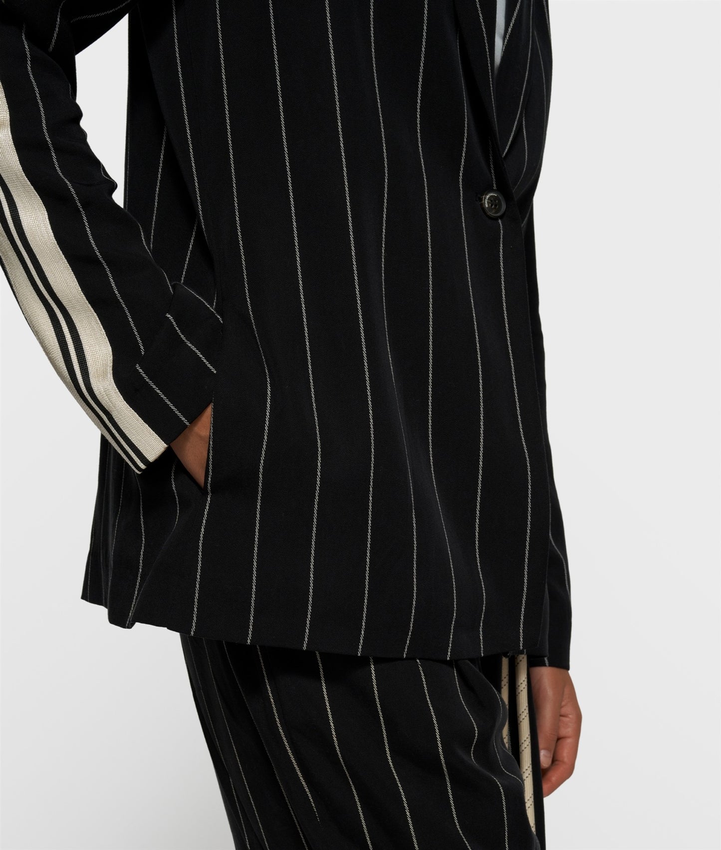 Blazer Pinstripe black | Bildmaterial bereitgestellt von SHOES.PLEASE.