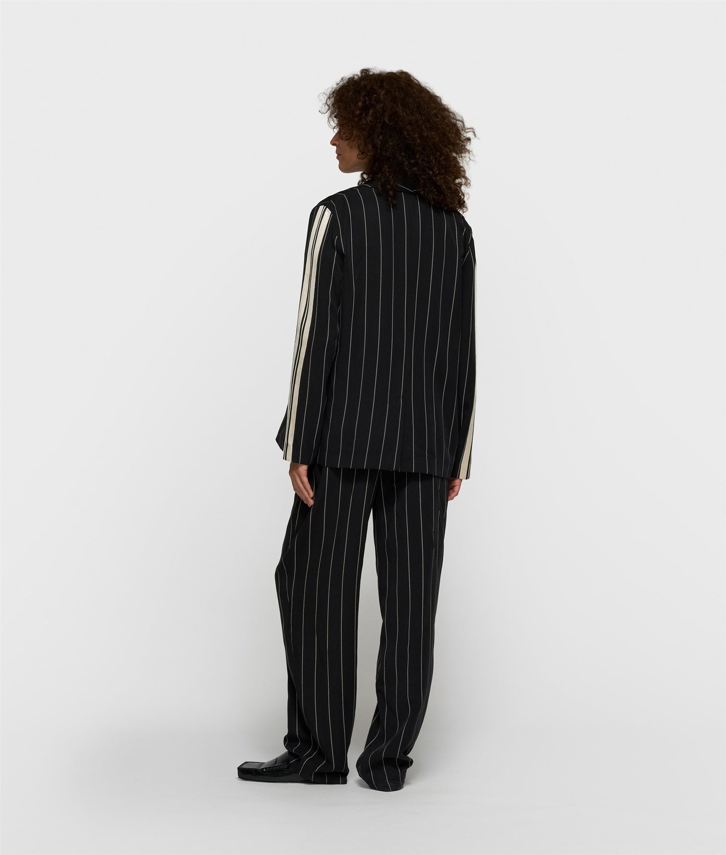 Blazer Pinstripe black | Bildmaterial bereitgestellt von SHOES.PLEASE.