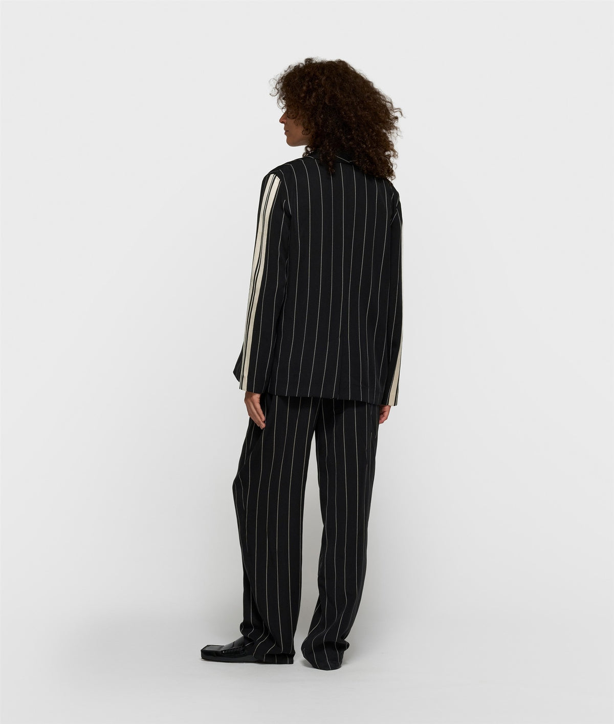 Blazer Pinstripe black | Bildmaterial bereitgestellt von SHOES.PLEASE.