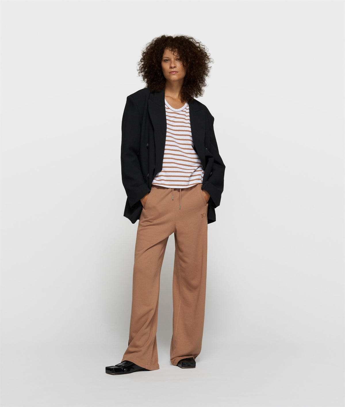 V-Neck Tee Stripes white/fudge | Bildmaterial bereitgestellt von SHOES.PLEASE.