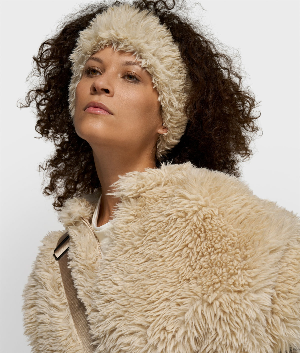 Fluffy Headband pearl | Bildmaterial bereitgestellt von SHOES.PLEASE.
