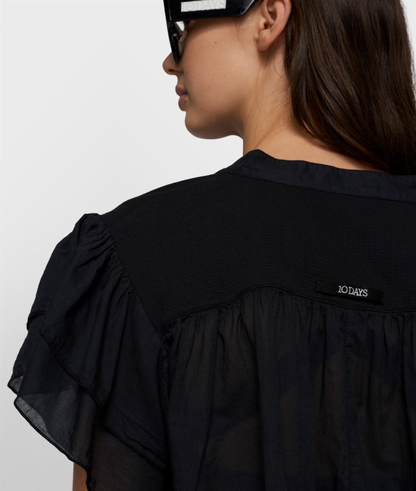 A-Line Ruffle Top black | Bildmaterial bereitgestellt von SHOES.PLEASE.