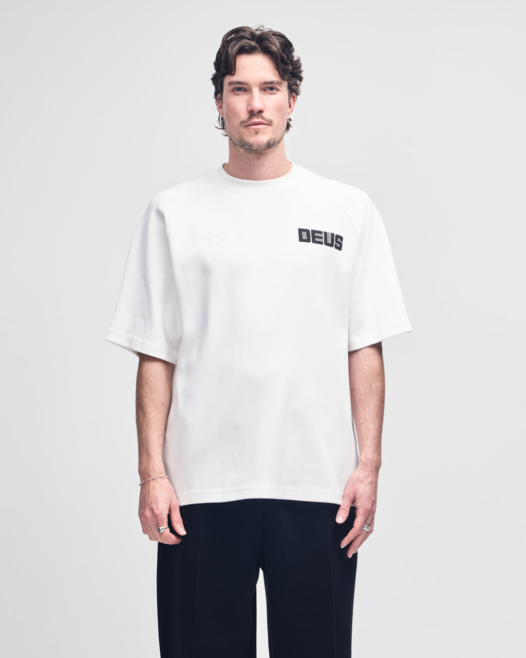 No. Thirty Seven Tee vwh | Bildmaterial bereitgestellt von SHOES.PLEASE.