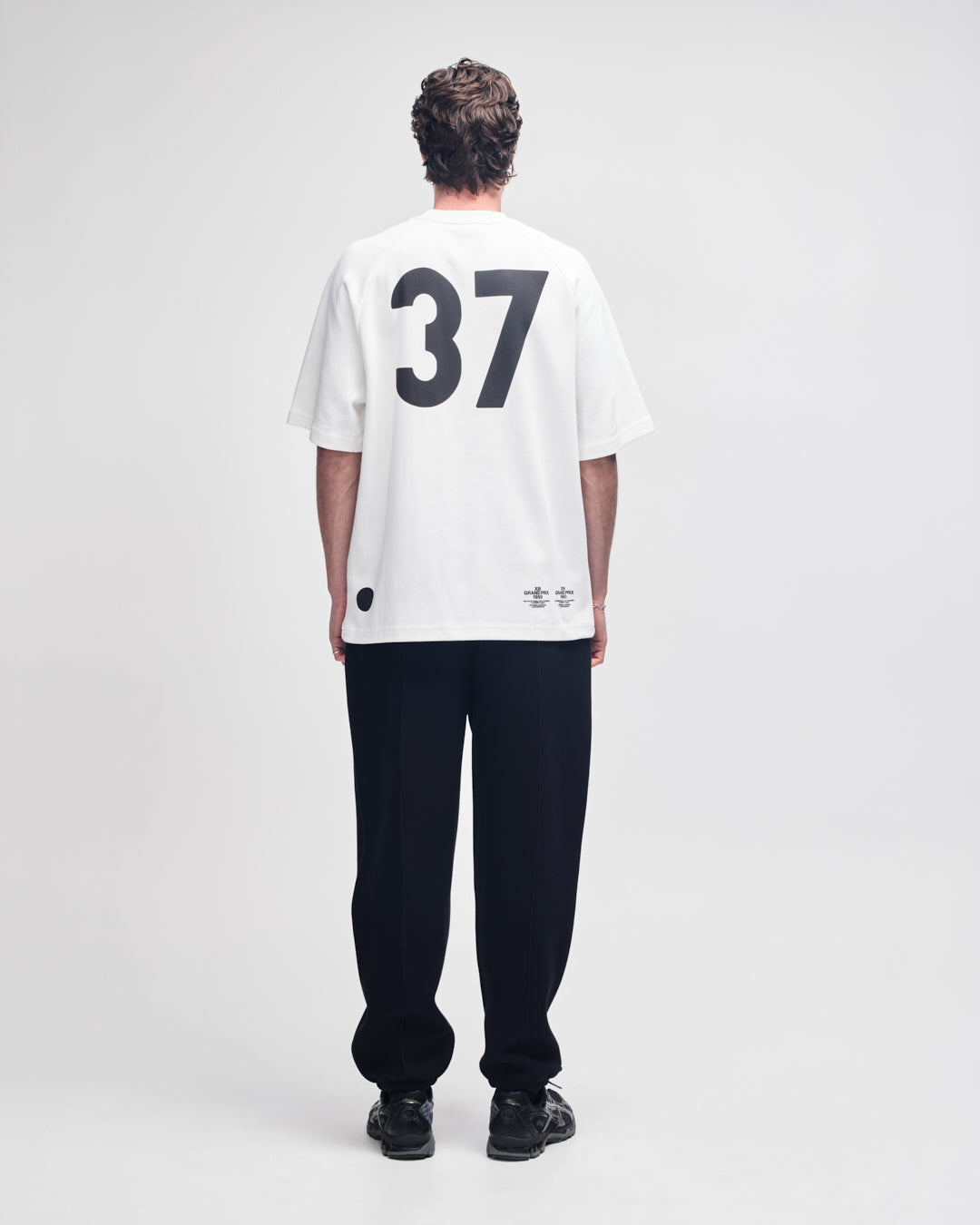 No. Thirty Seven Tee vwh | Bildmaterial bereitgestellt von SHOES.PLEASE.
