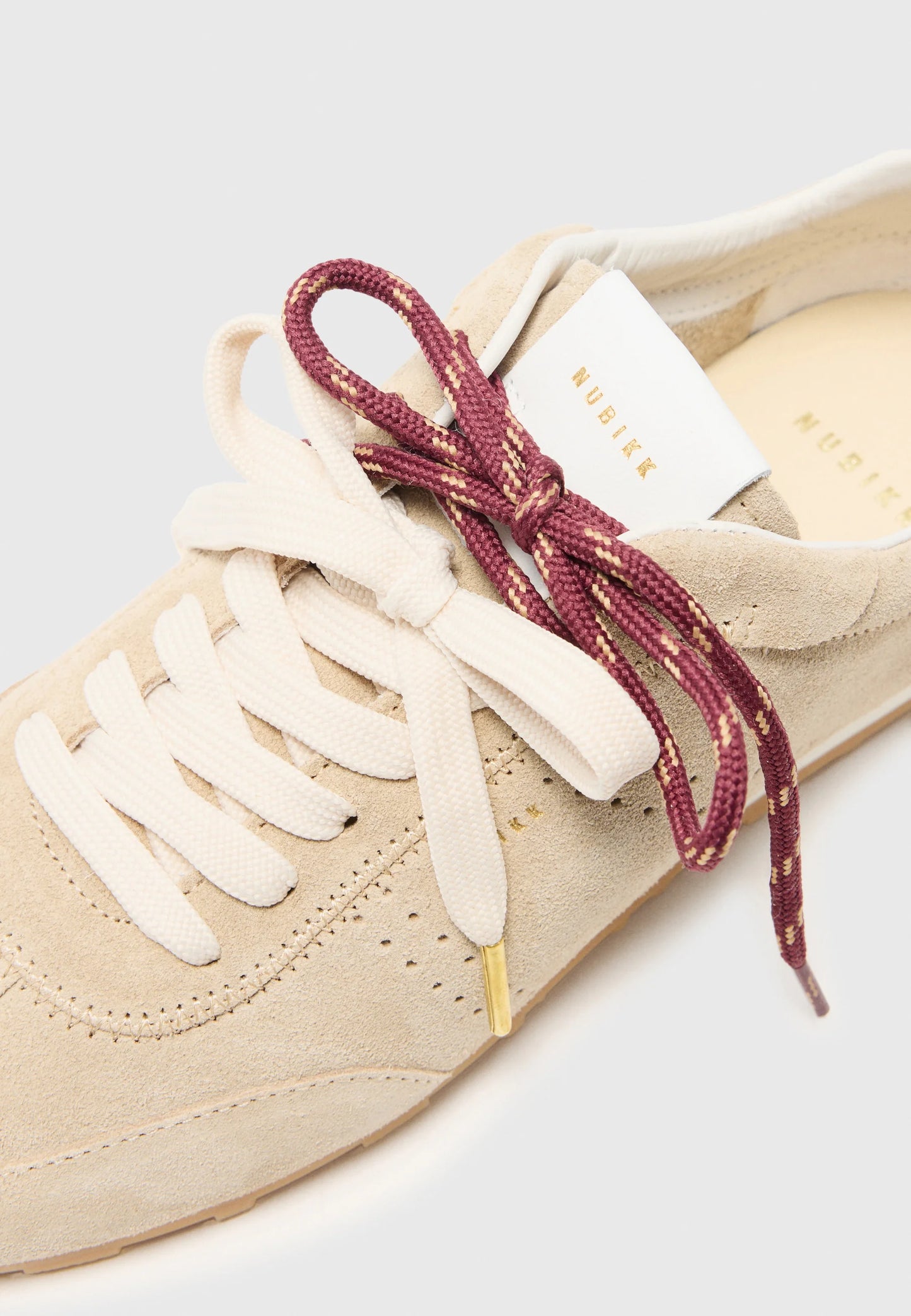 Billy Lou beige suede | Bildmaterial bereitgestellt von SHOES.PLEASE.