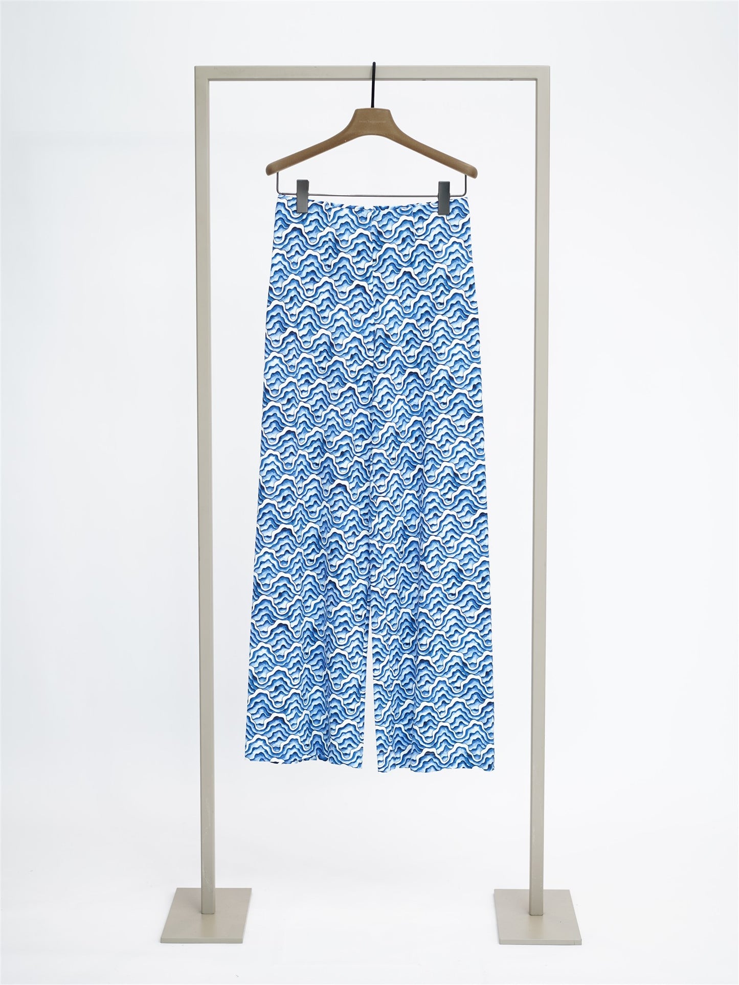 Hose azure superwhite multi | Bildmaterial bereitgestellt von SHOES.PLEASE.