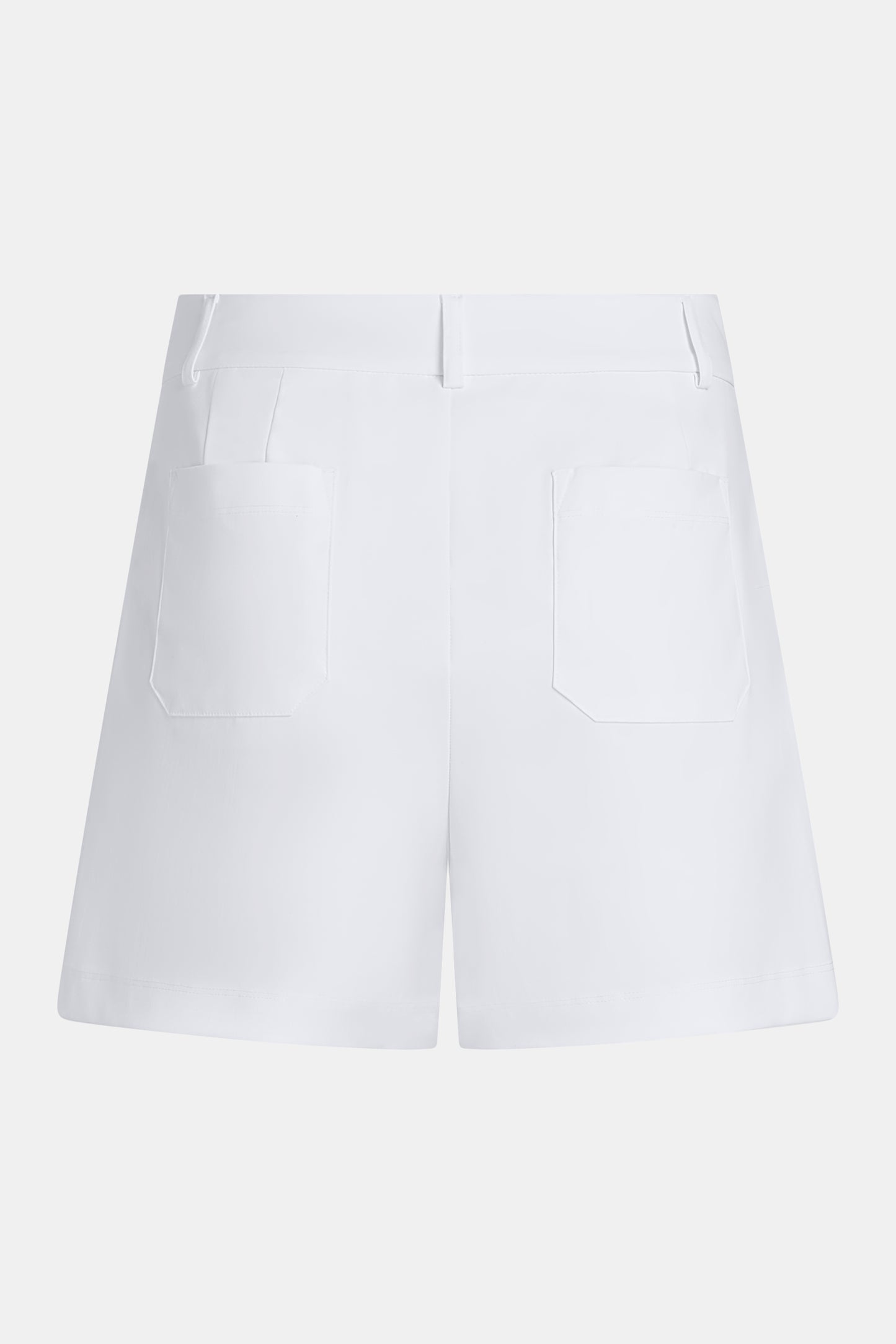 Shorts white | Bildmaterial bereitgestellt von SHOES.PLEASE.