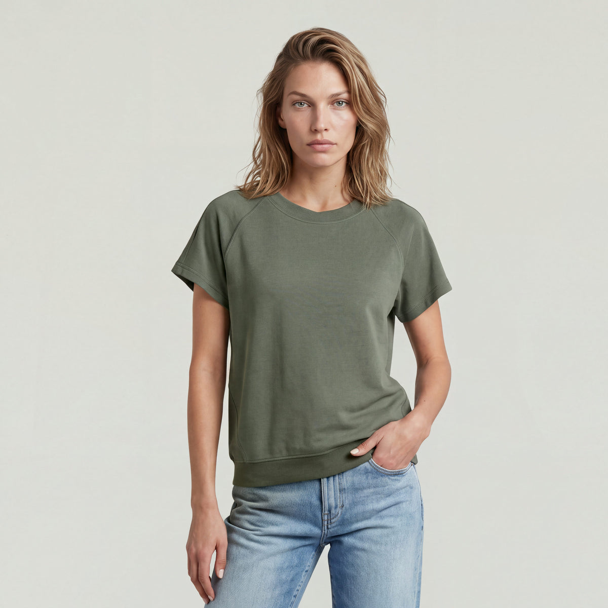 Raglan r t wmn green | Bildmaterial bereitgestellt von SHOES.PLEASE.
