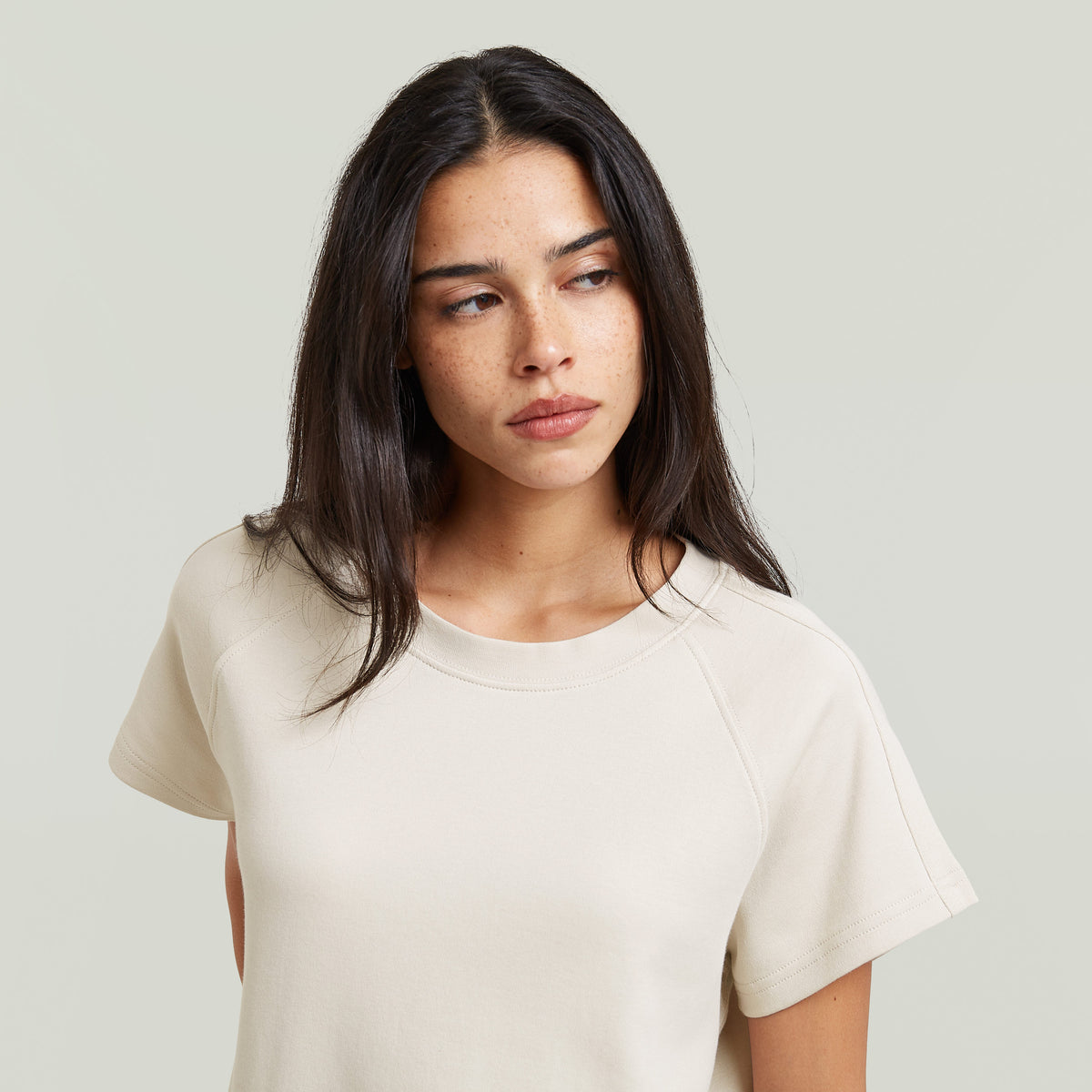 Raglan r t wmn white | Bildmaterial bereitgestellt von SHOES.PLEASE.