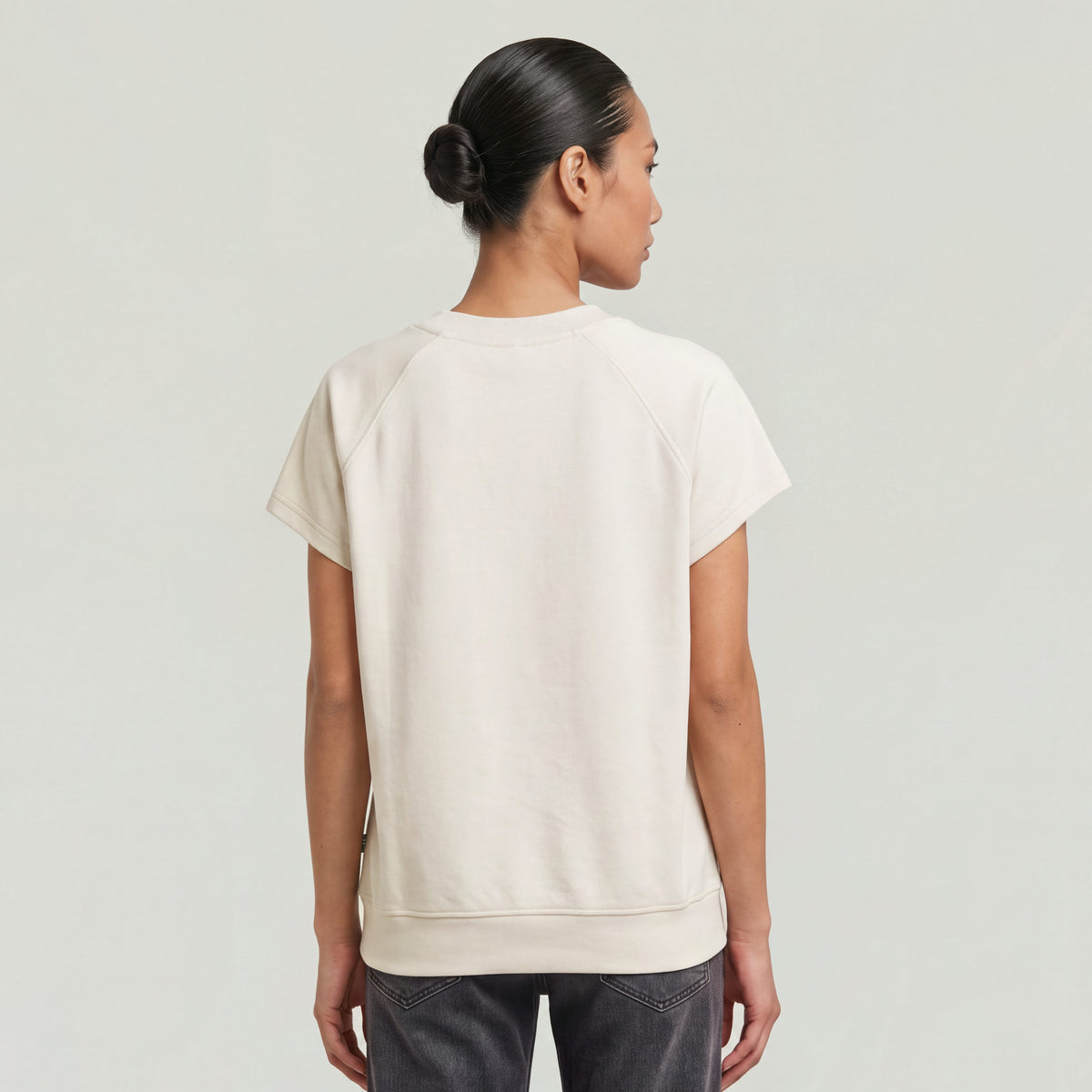 Raglan r t wmn white | Bildmaterial bereitgestellt von SHOES.PLEASE.