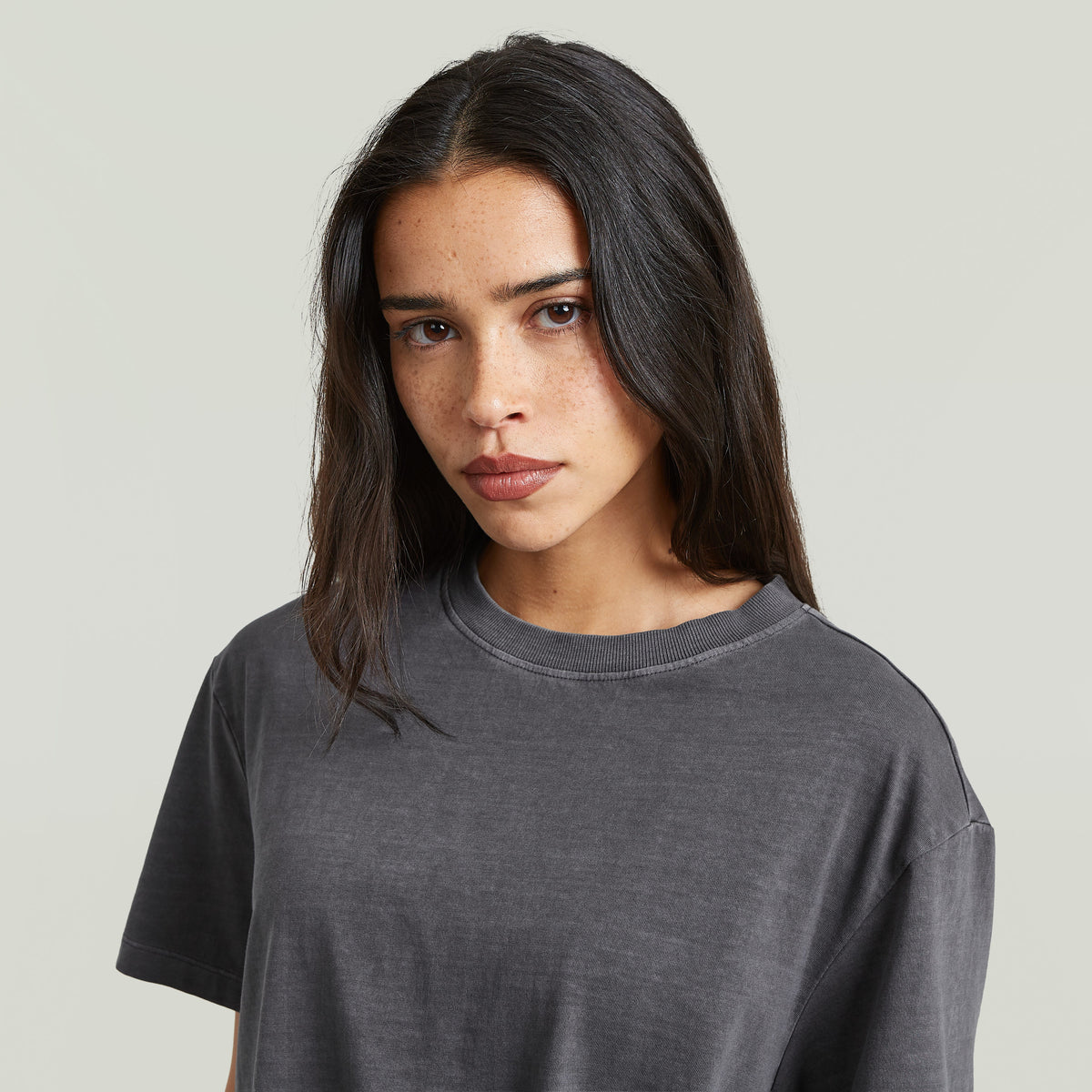 Washed relaxed knot r t wmn grey | Bildmaterial bereitgestellt von SHOES.PLEASE.