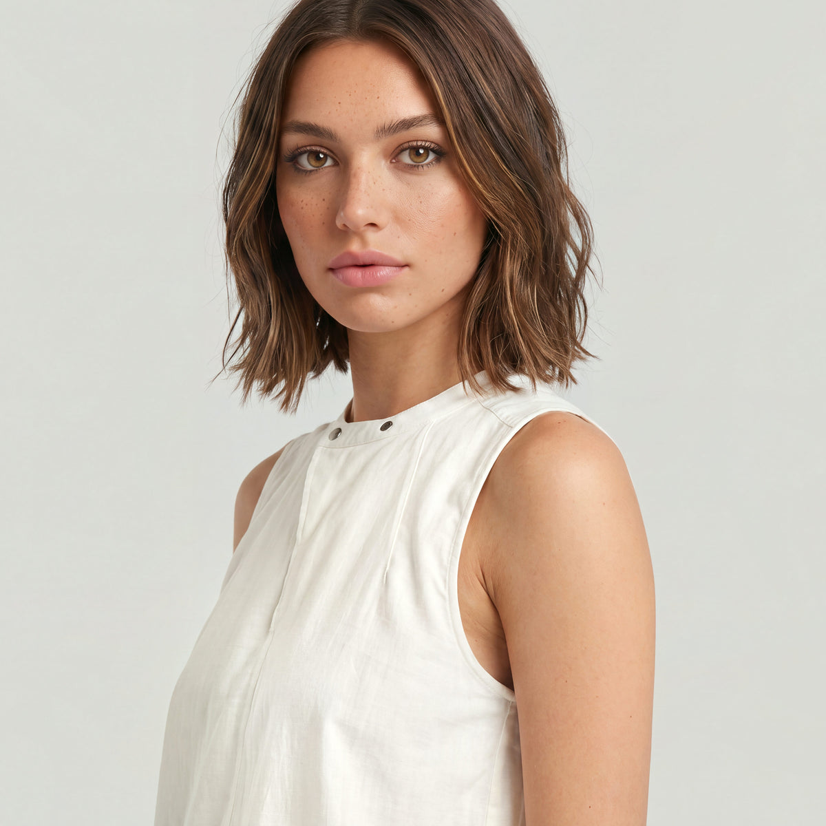 Sleeveless top s\l wmn white | Bildmaterial bereitgestellt von SHOES.PLEASE.