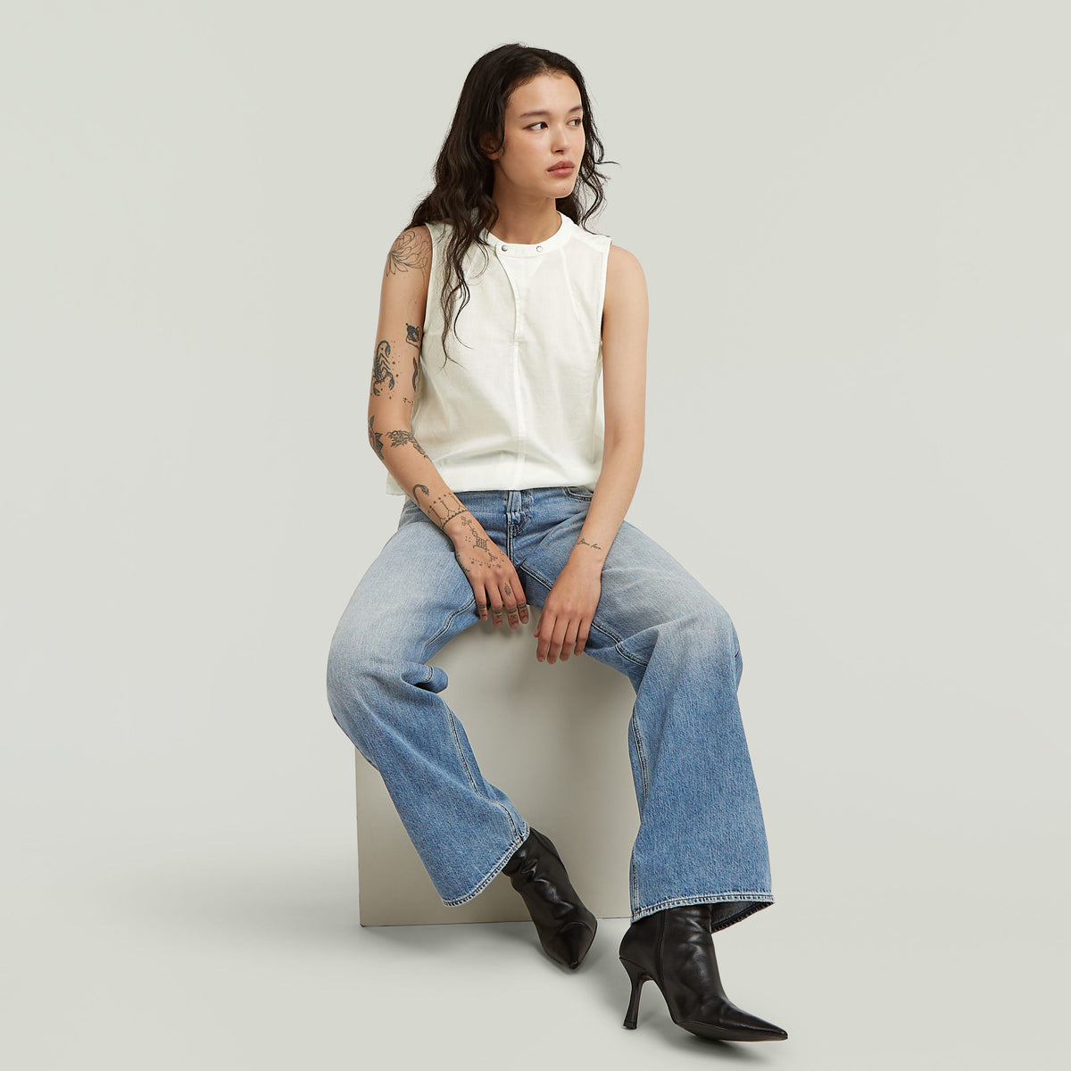 Sleeveless top s\l wmn white | Bildmaterial bereitgestellt von SHOES.PLEASE.