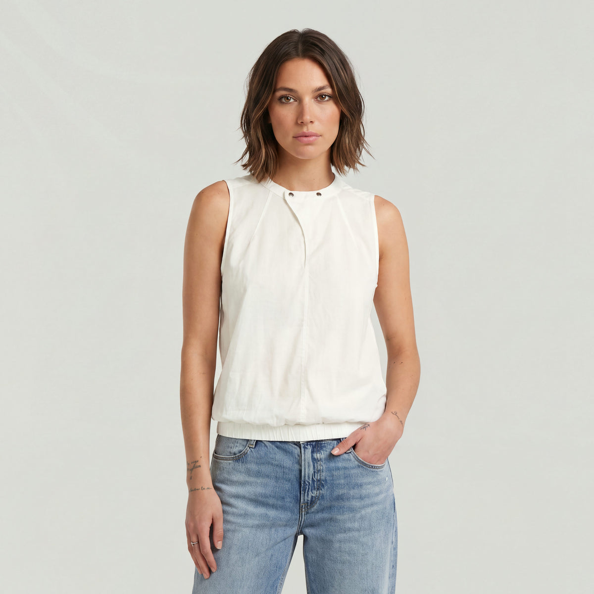 Sleeveless top s\l wmn white | Bildmaterial bereitgestellt von SHOES.PLEASE.