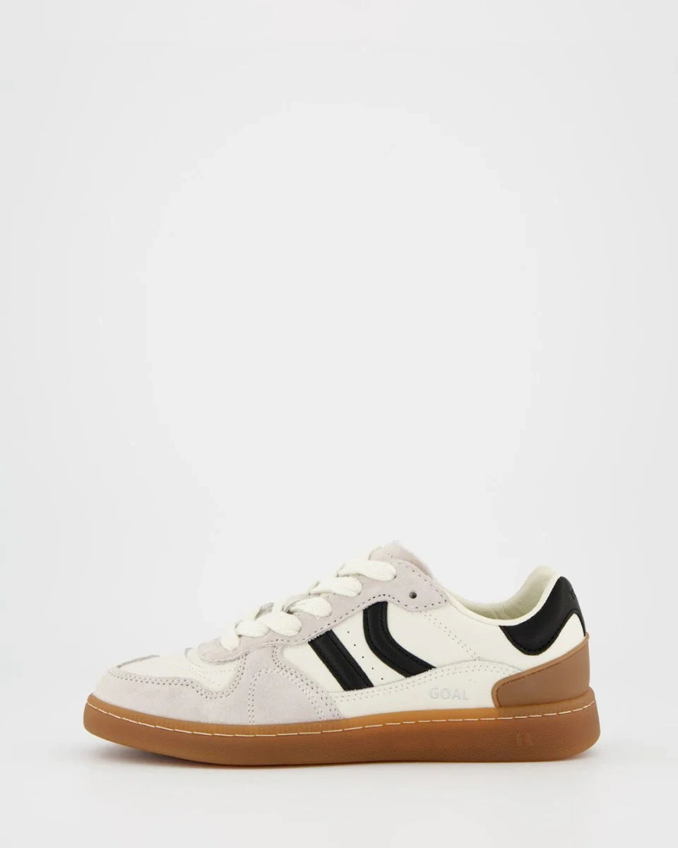 Goal black n' white | Bildmaterial bereitgestellt von SHOES.PLEASE.