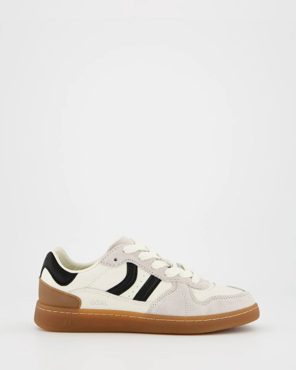 Goal black n' white | Bildmaterial bereitgestellt von SHOES.PLEASE.