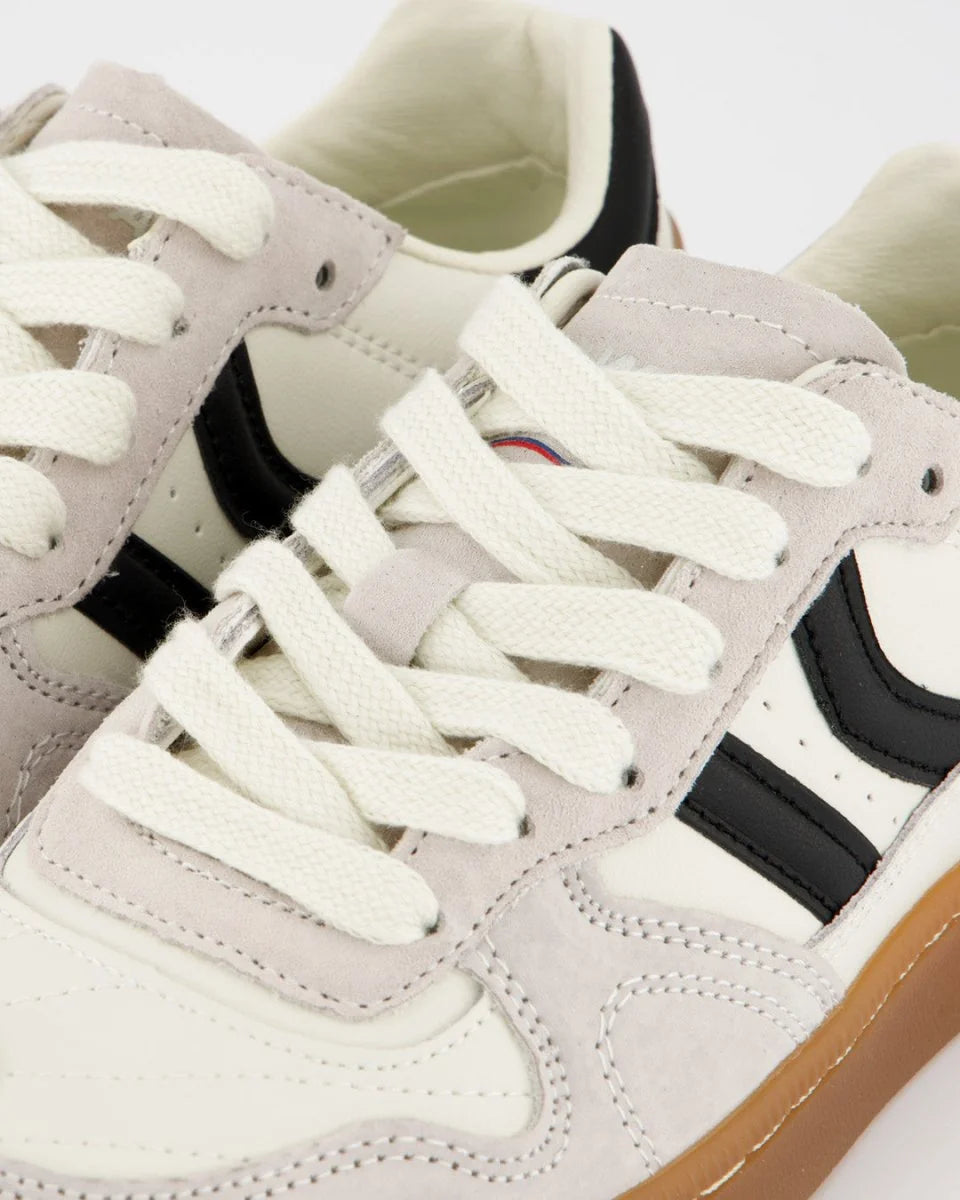 Goal black n' white | Bildmaterial bereitgestellt von SHOES.PLEASE.
