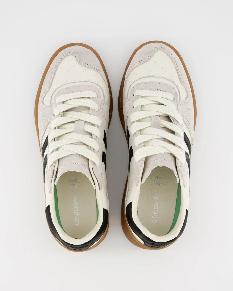 Goal black n' white | Bildmaterial bereitgestellt von SHOES.PLEASE.