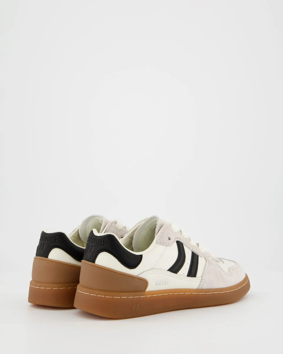Goal black n' white | Bildmaterial bereitgestellt von SHOES.PLEASE.