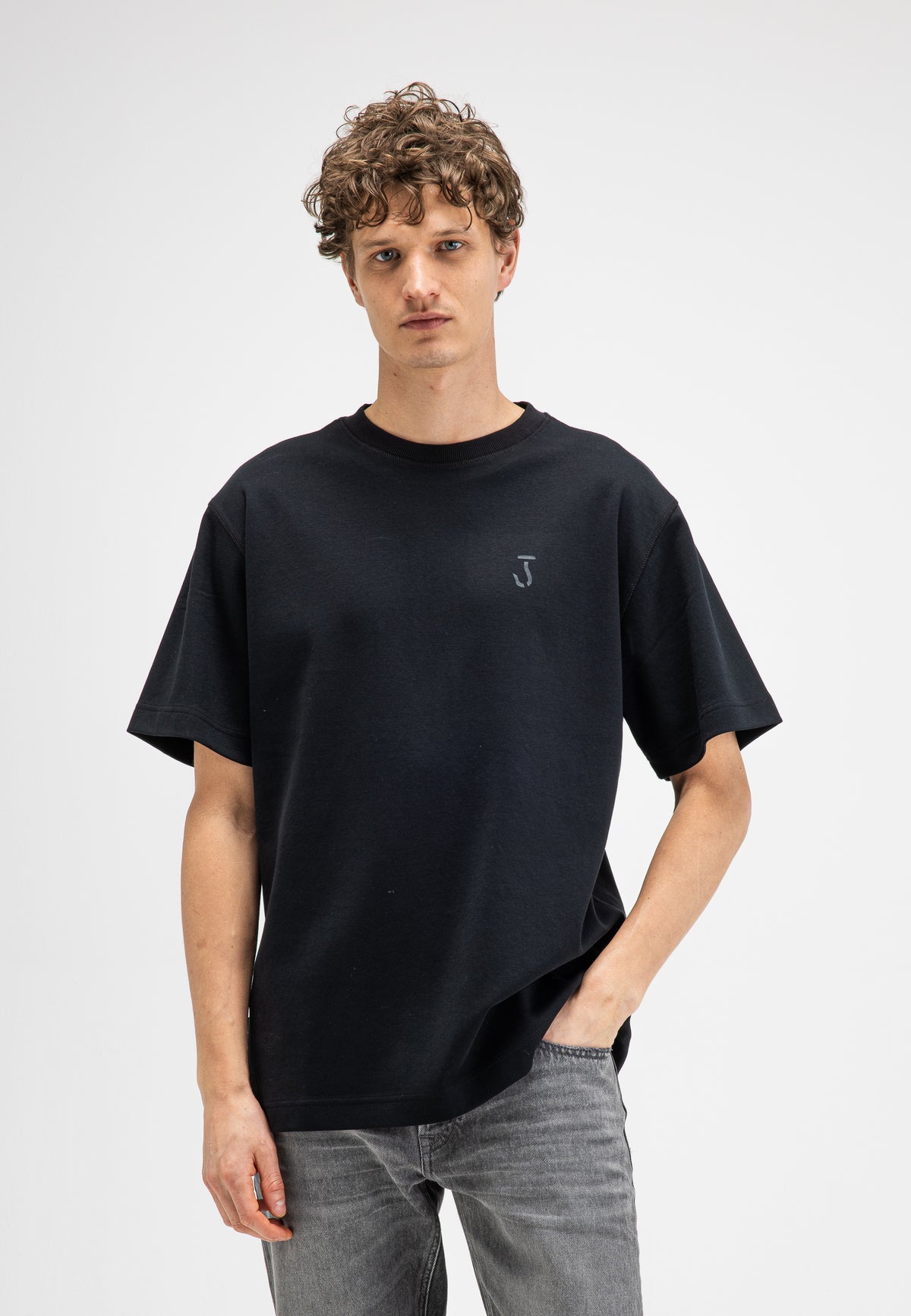Mercer Loose Tee montego black | Bildmaterial bereitgestellt von SHOES.PLEASE.