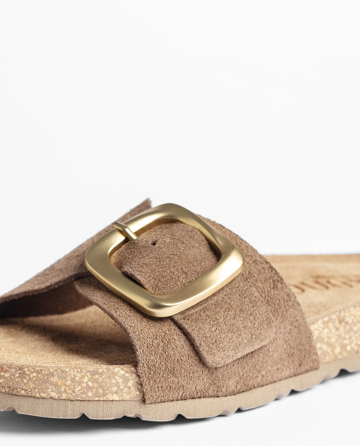 JERBA-114 Sandalia plana NOBUCK mocha | Bildmaterial bereitgestellt von SHOES.PLEASE.