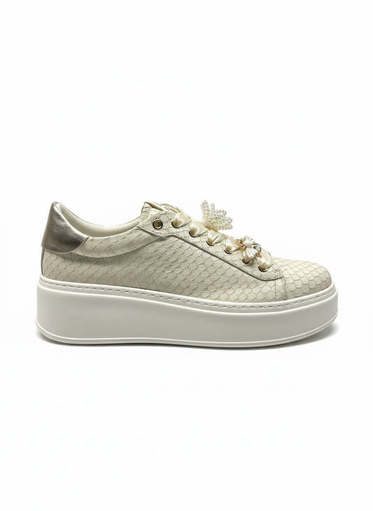 PIA604A white