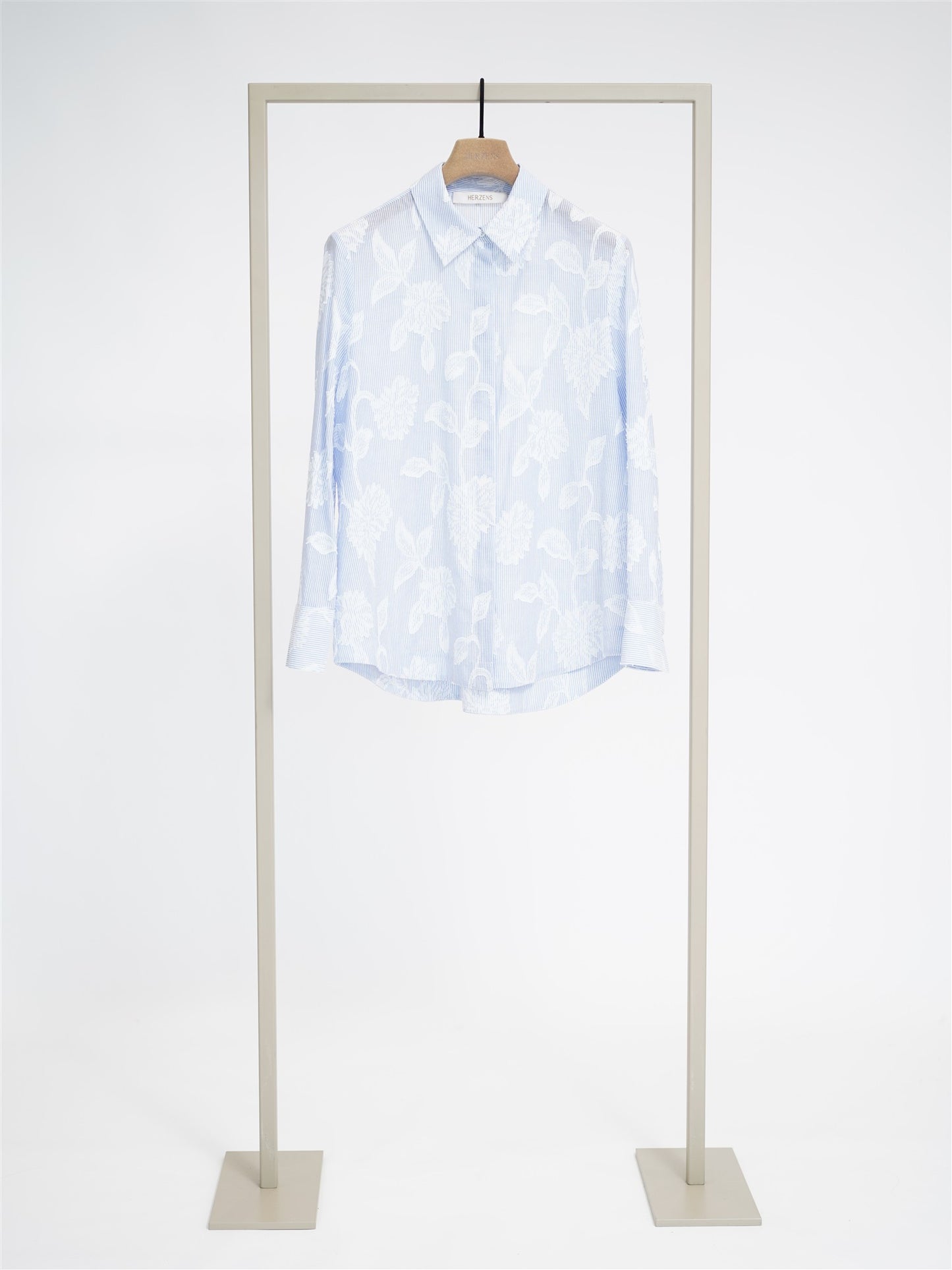 Bluse sky superwhite sky superwhite | Bildmaterial bereitgestellt von SHOES.PLEASE.