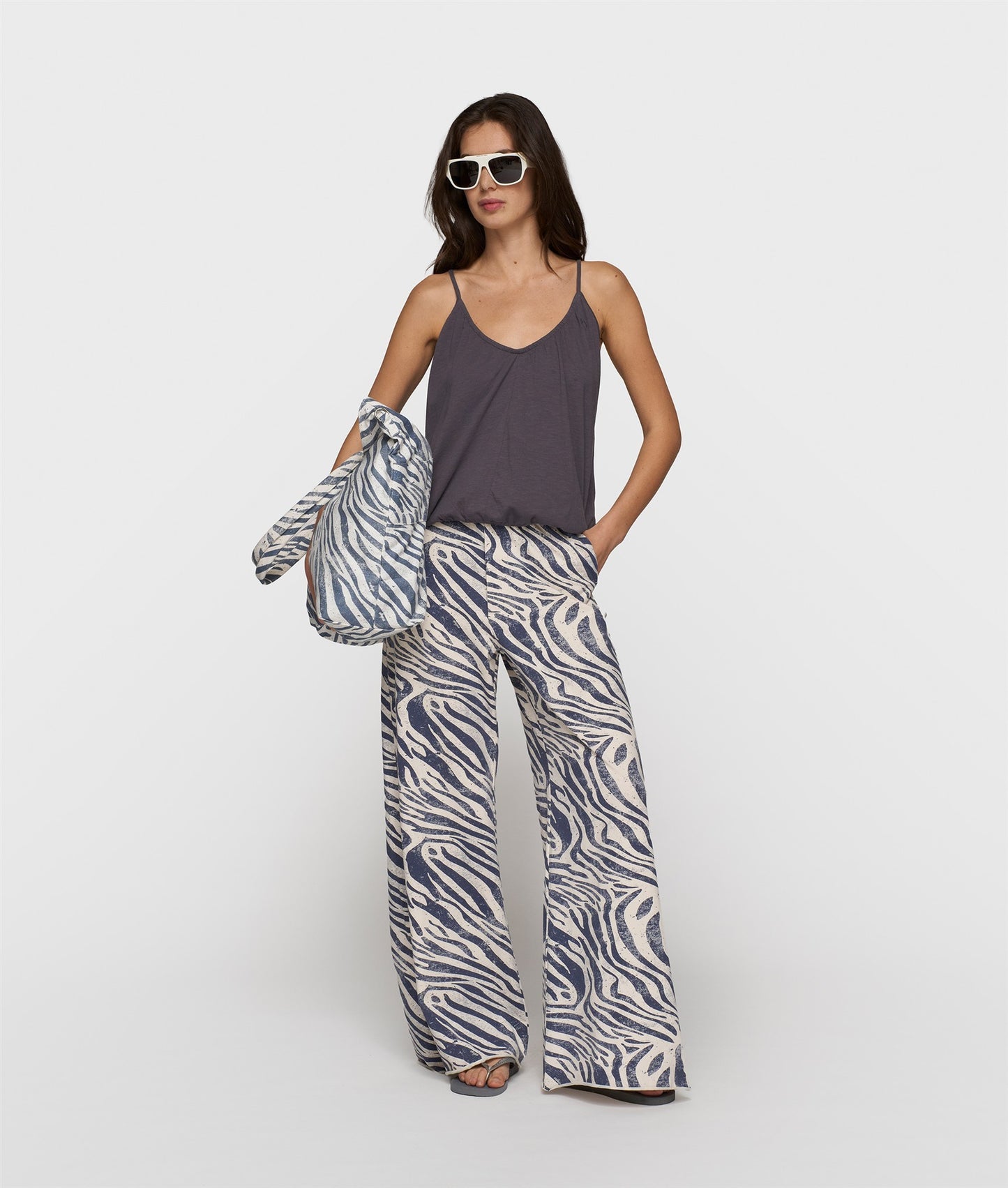 Top Gathered Neck steelblue | Bildmaterial bereitgestellt von SHOES.PLEASE.