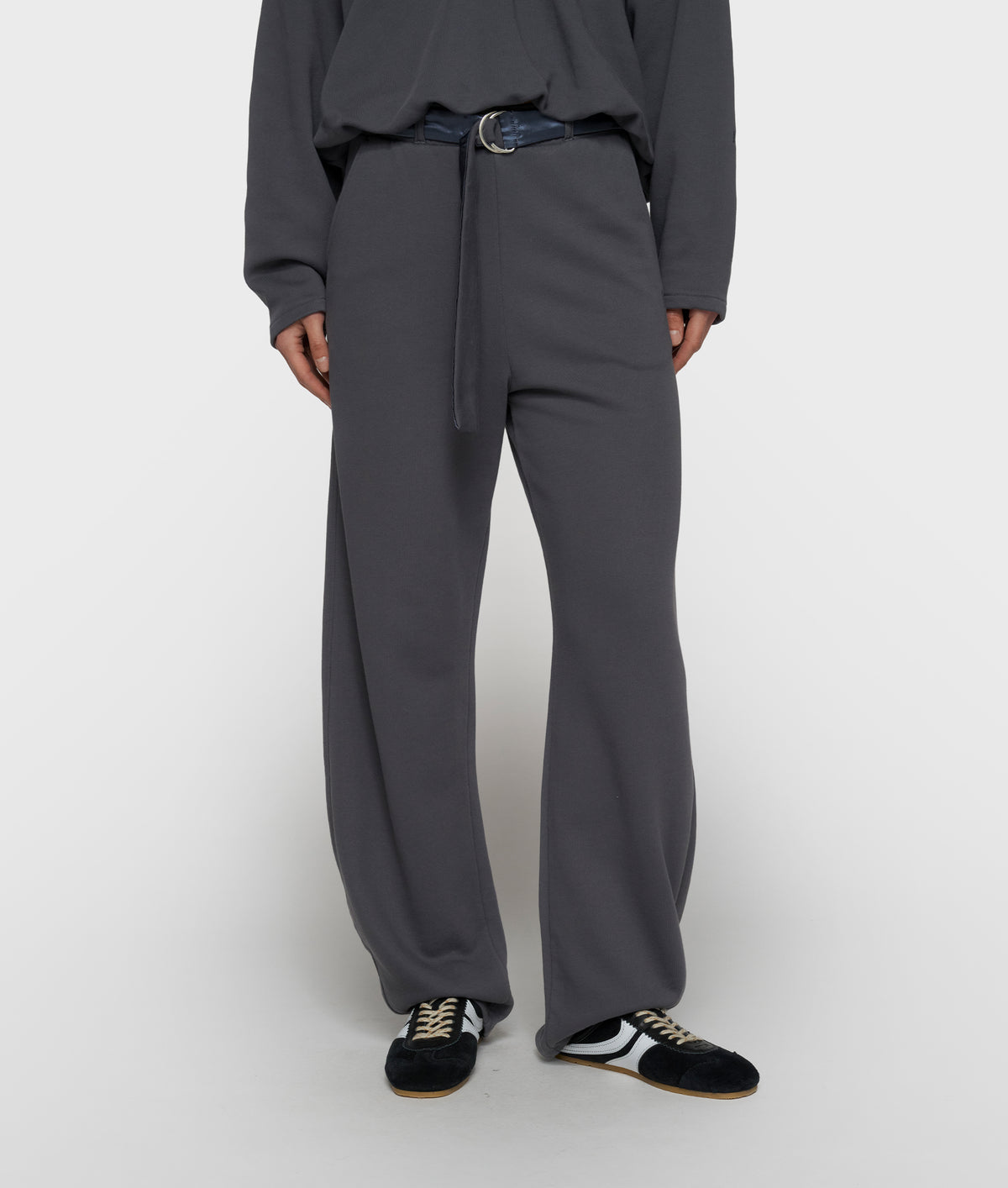 banana pants fleece steel blue | Bildmaterial bereitgestellt von SHOES.PLEASE.