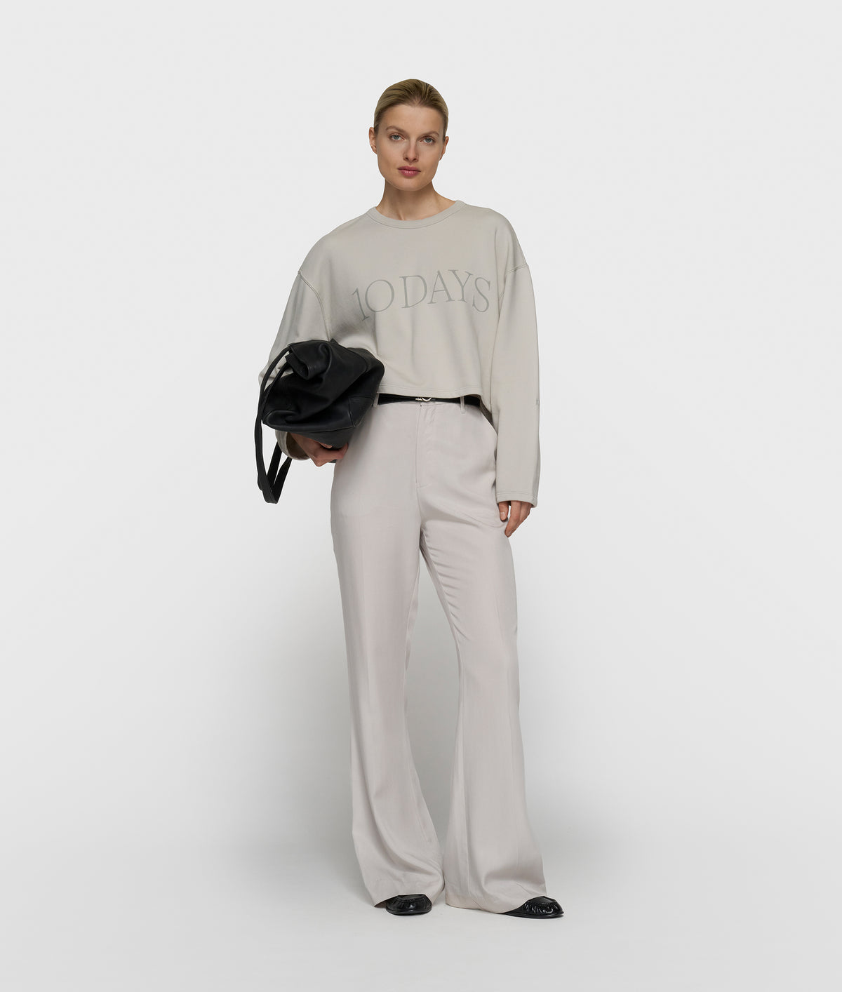 fluid trousers stone | Bildmaterial bereitgestellt von SHOES.PLEASE.