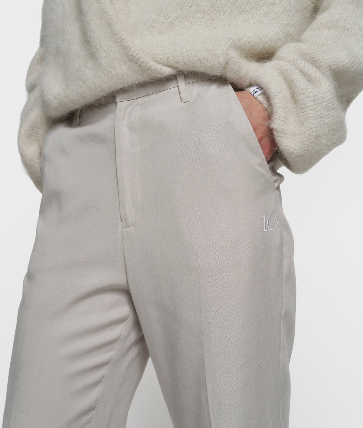 fluid trousers stone | Bildmaterial bereitgestellt von SHOES.PLEASE.