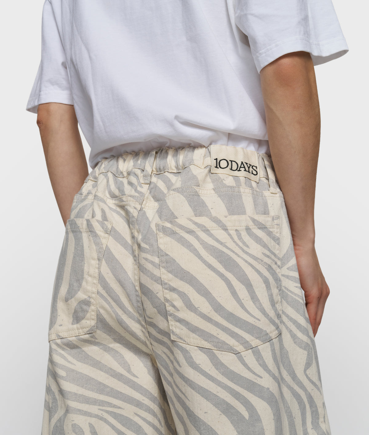 western pants zebra ecru | Bildmaterial bereitgestellt von SHOES.PLEASE.