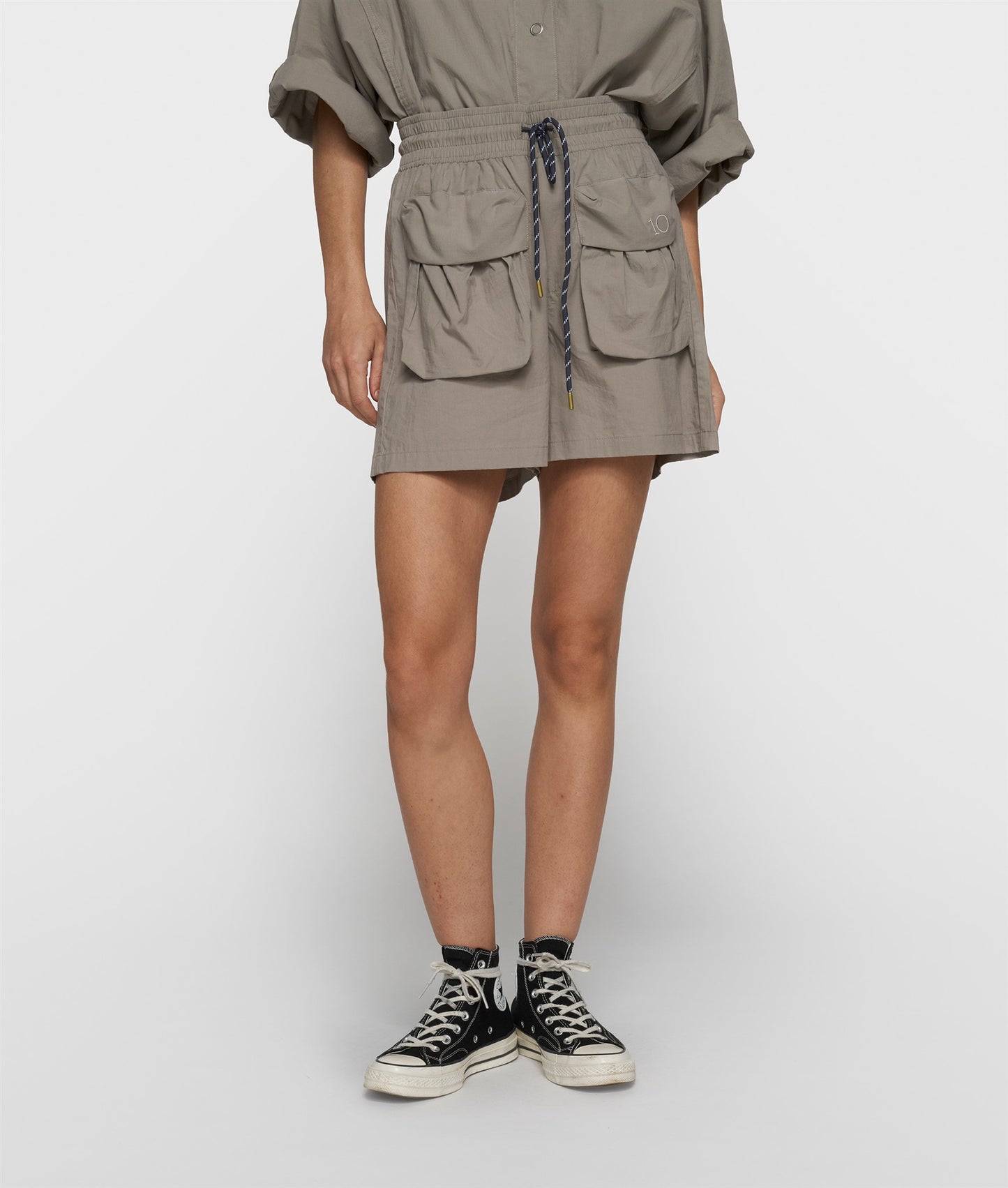 crinkle utility shorts fog | Bildmaterial bereitgestellt von SHOES.PLEASE.