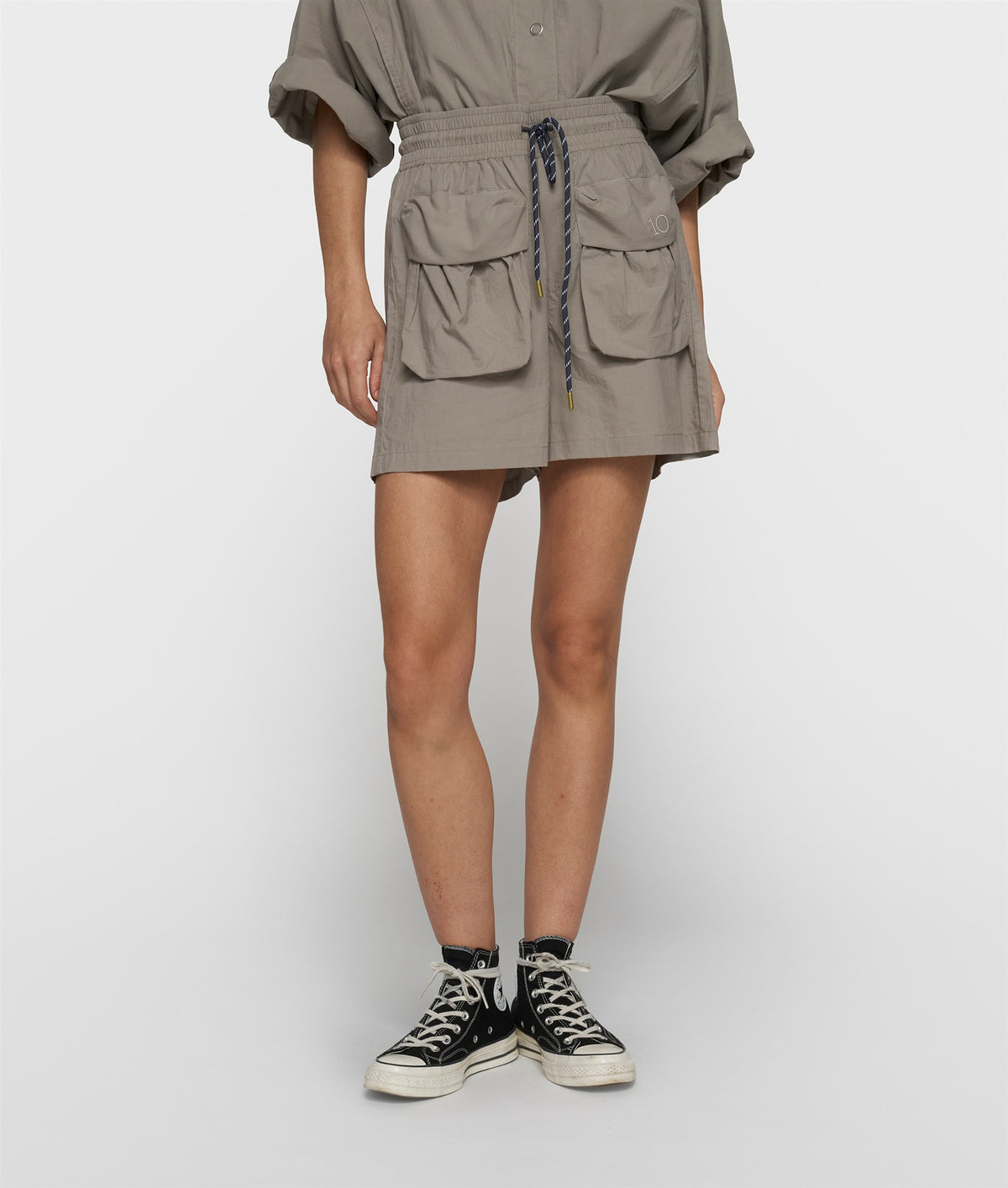 crinkle utility shorts fog | Bildmaterial bereitgestellt von SHOES.PLEASE.