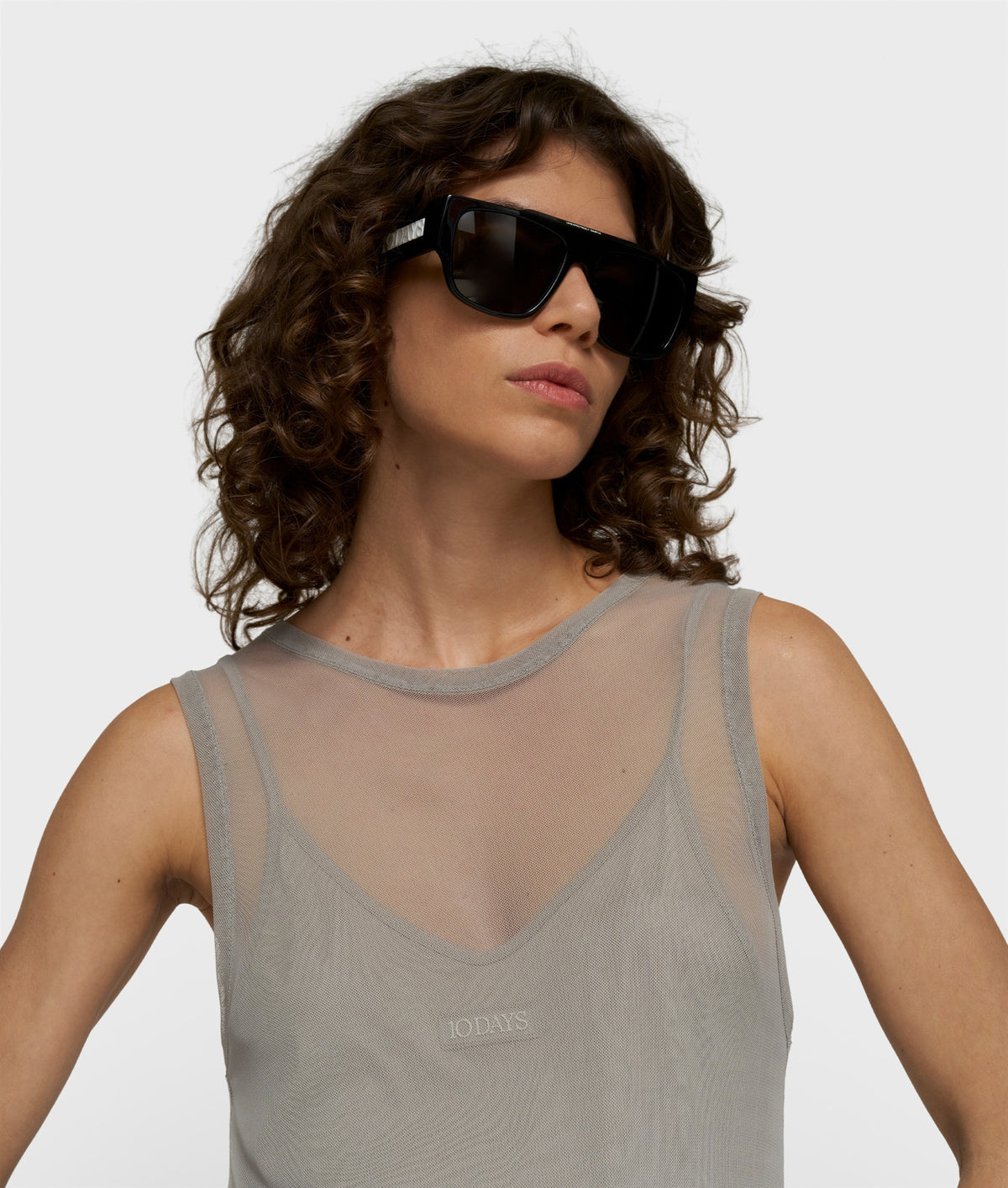 mesh dress fog | Bildmaterial bereitgestellt von SHOES.PLEASE.